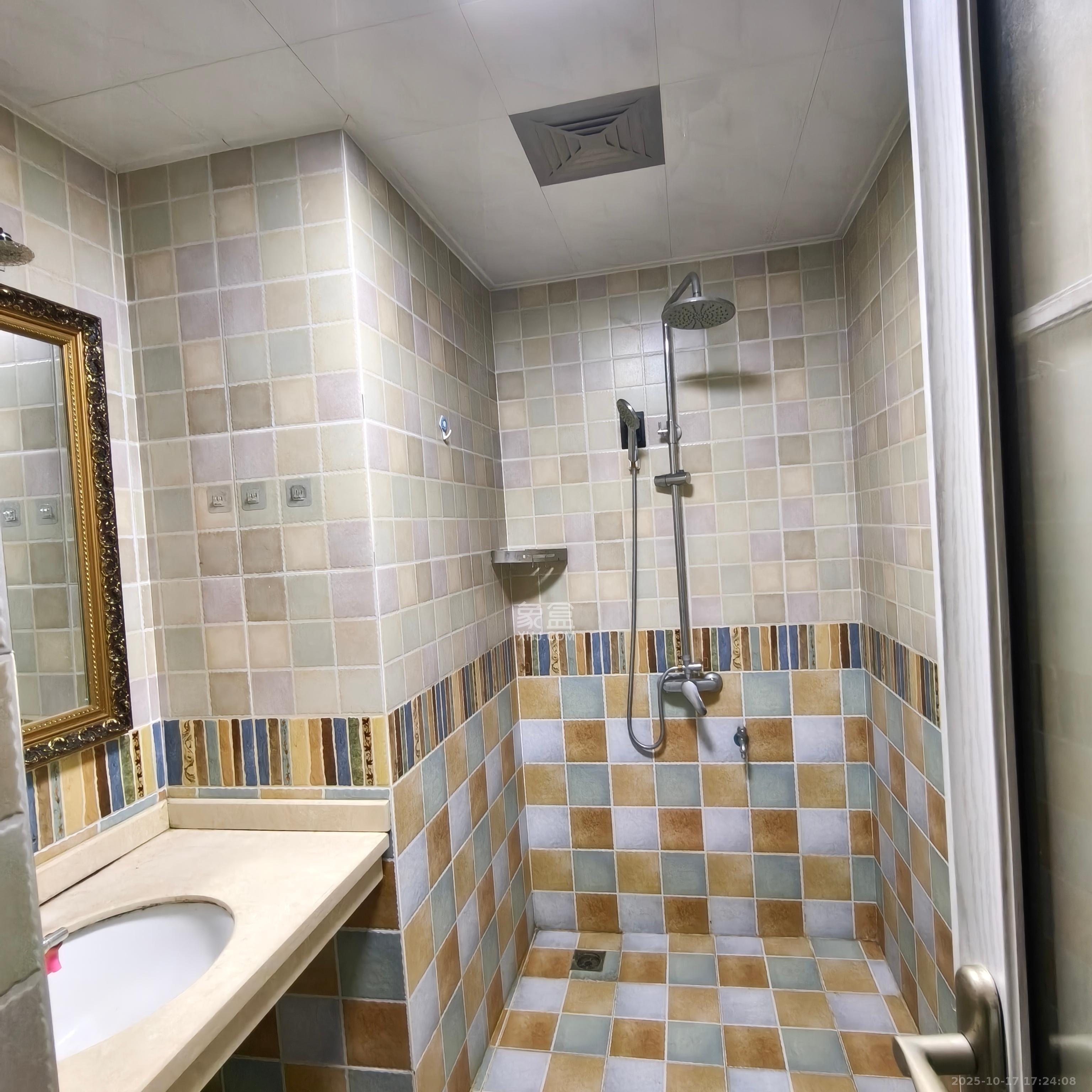 奥林匹克花园贡院三期  1室1厅1卫    1300.0元/月 奥林匹克花园贡院三期  1室1厅1卫    1300.0元/月室内图