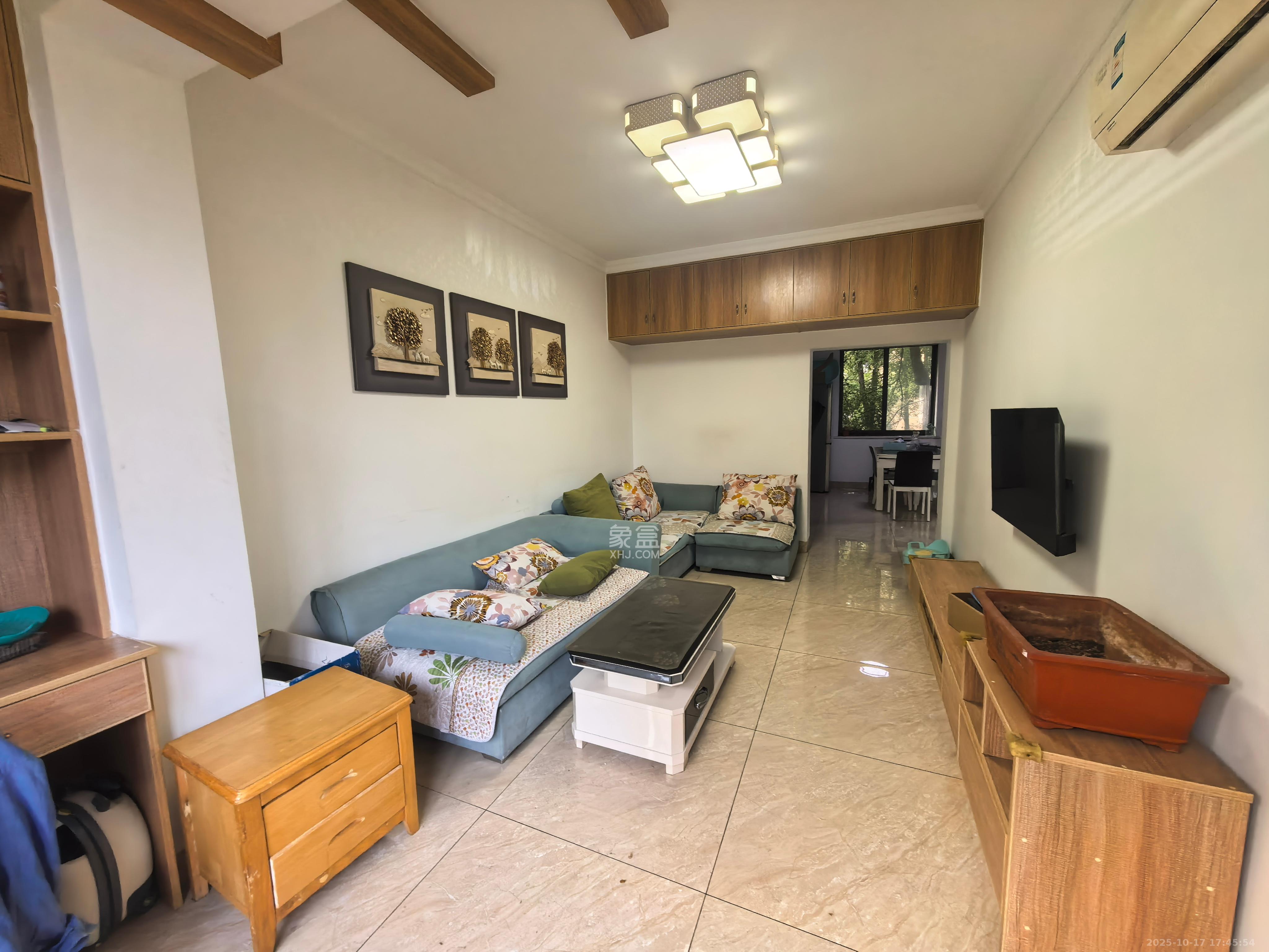 禾花村 2室1厅1卫 15.8万 禾花村 2室1厅1卫 15.8万客厅