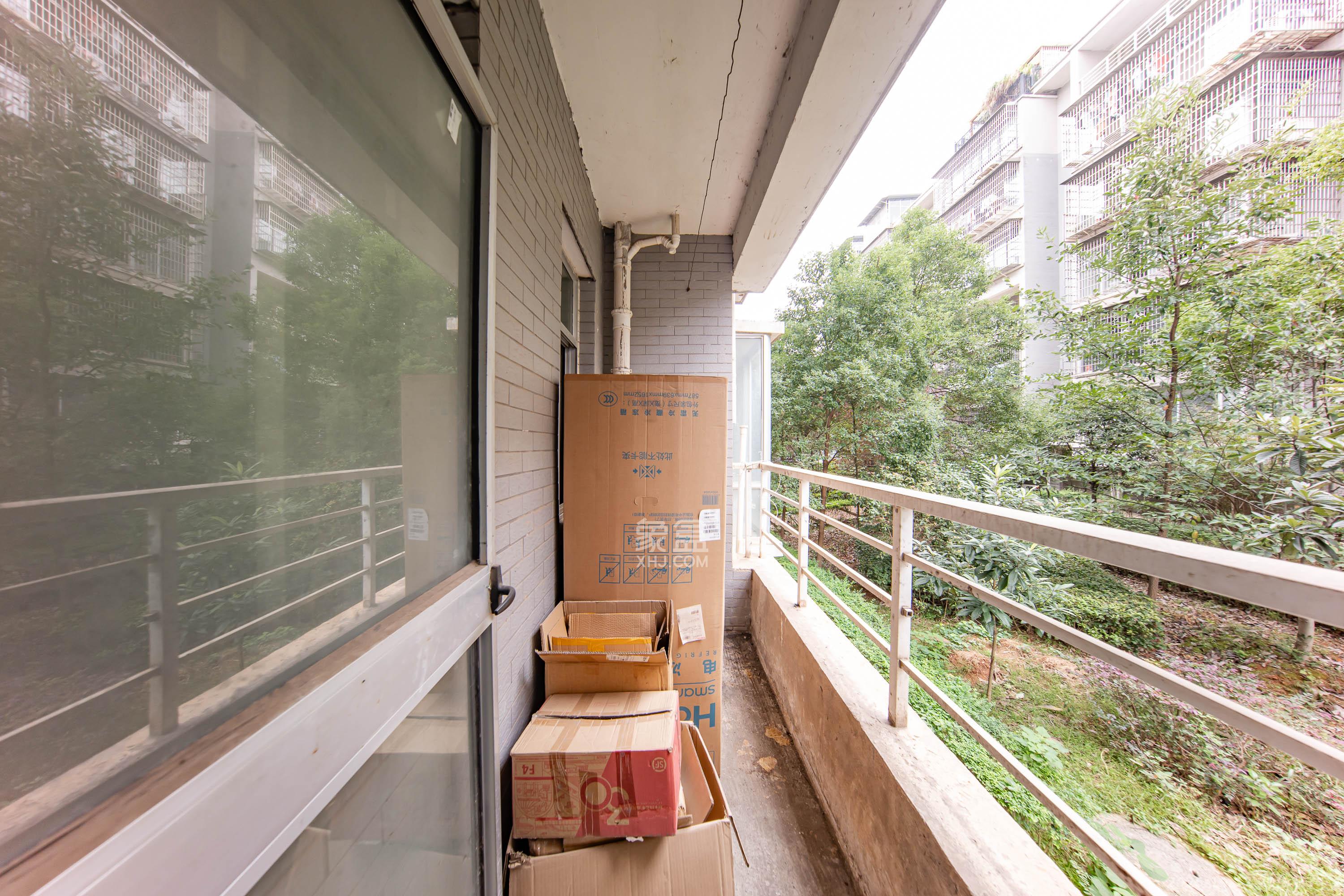 锑都家园  3室2厅2卫    77.0万阳台