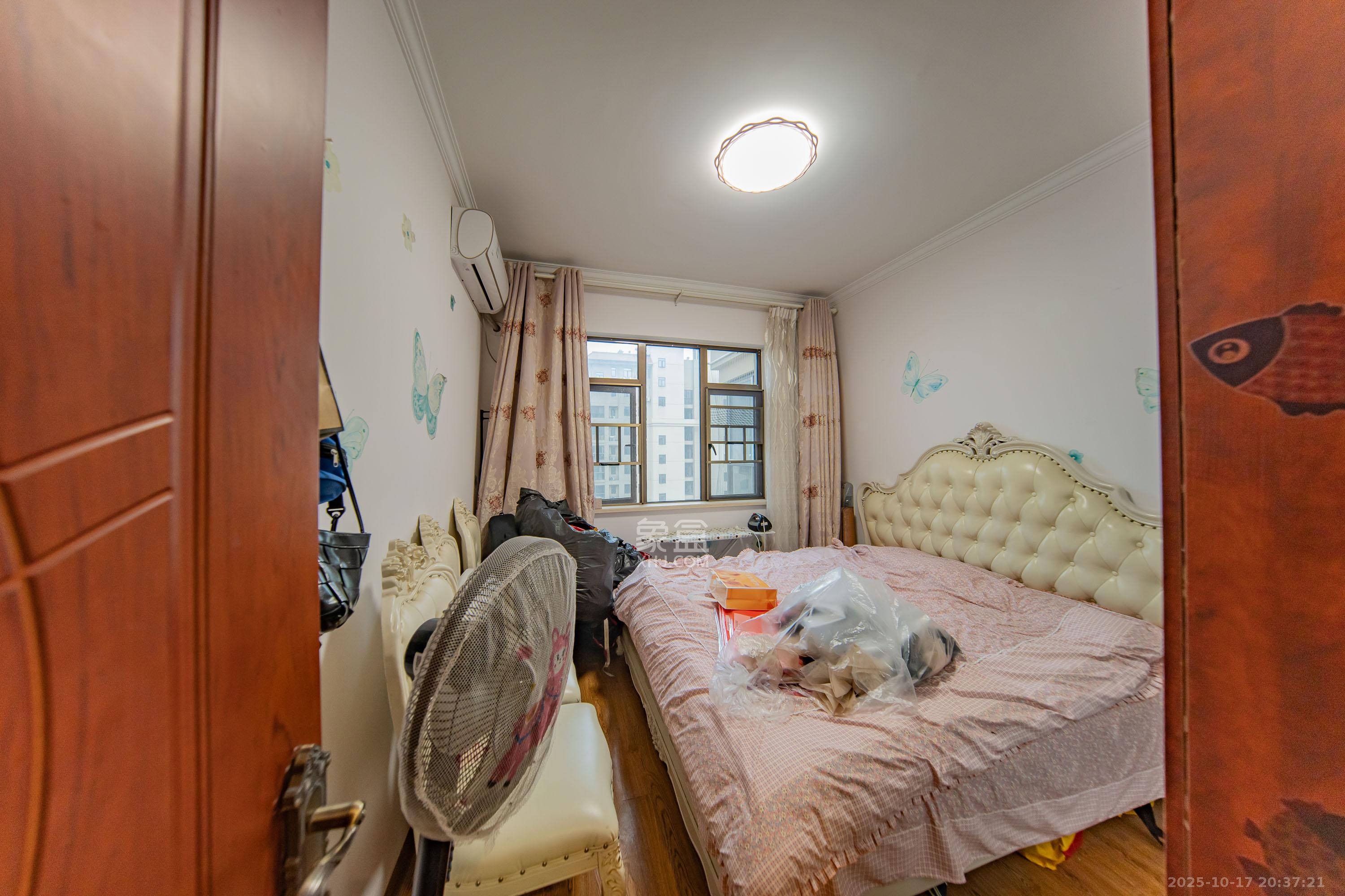 江山帝景哈佛 4室2厅2卫 135.0万 江山帝景哈佛 4室2厅2卫 135.0万卧室