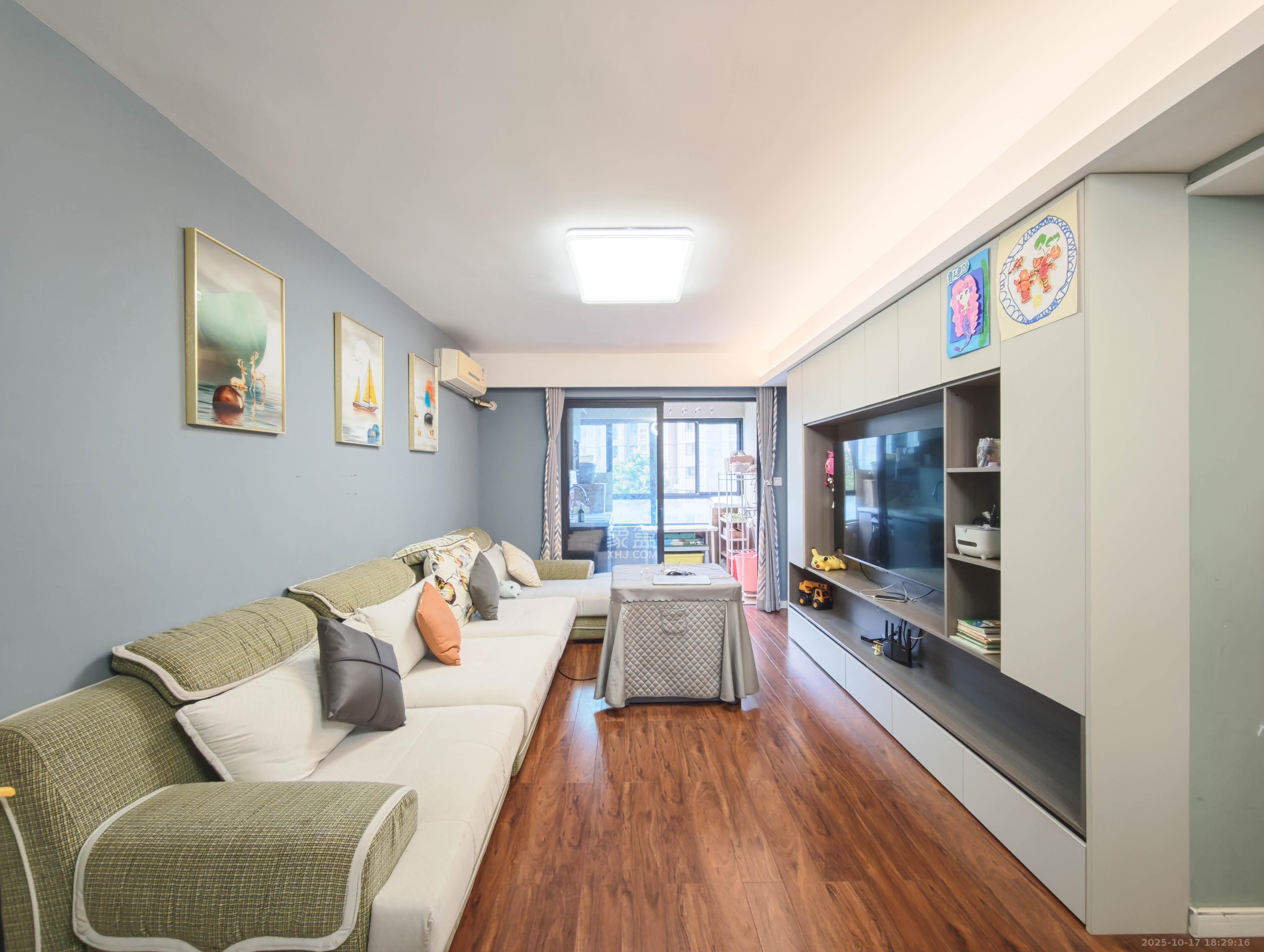 万科魅力之城观澜里 1室2厅1卫 119.0万 万科魅力之城观澜里 1室2厅1卫 119.0万客厅