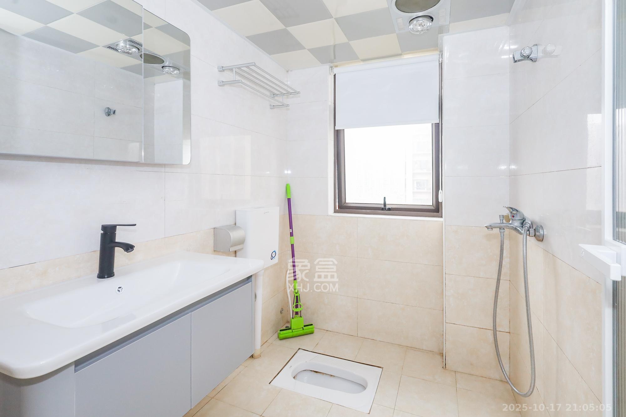 旭辉藏郡（藏郡、旭湘华府)  3室2厅1卫    215.0万卫生间