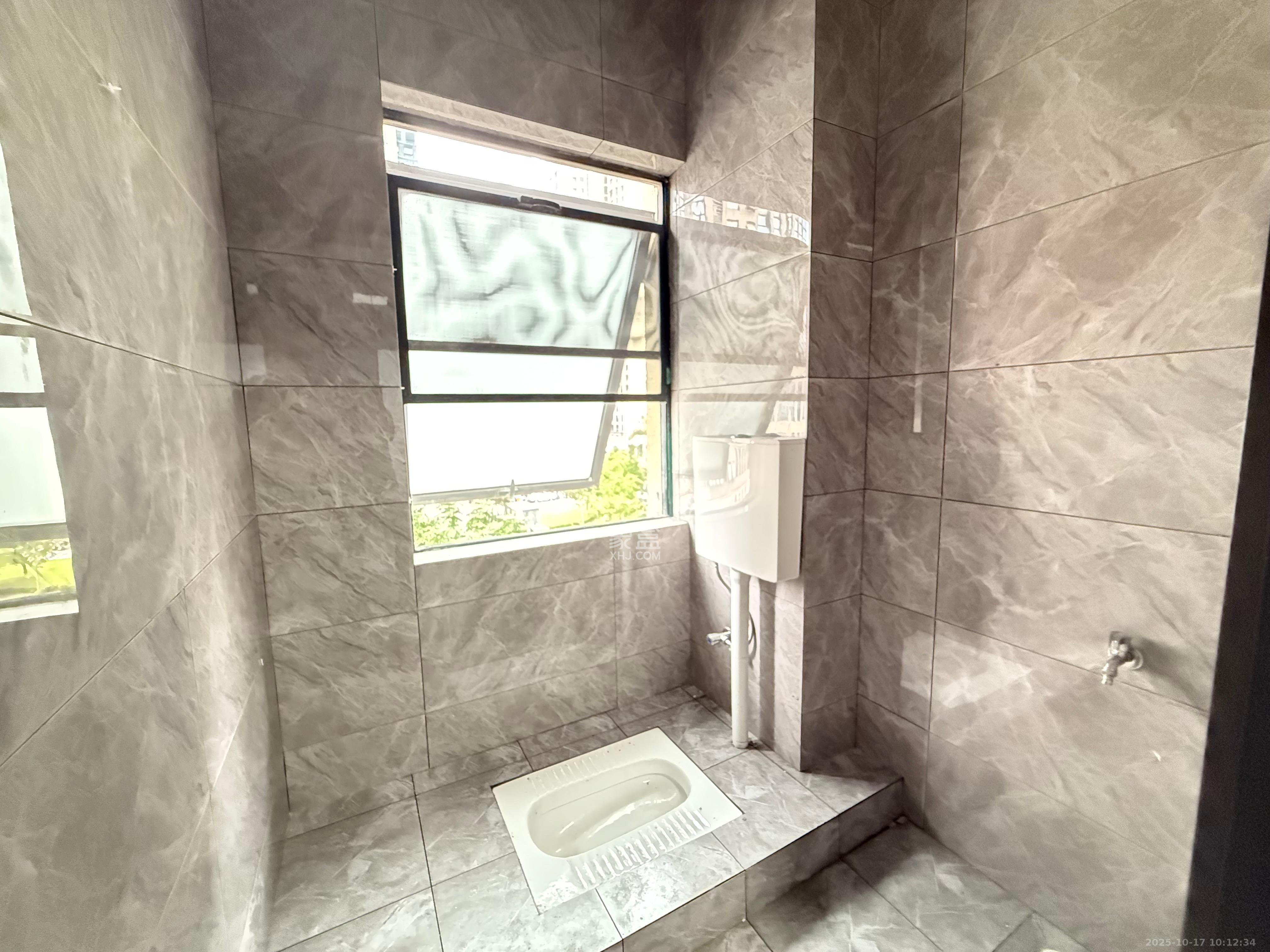 华润置地广场二期  3室2厅1卫    3600.0元/月室内图