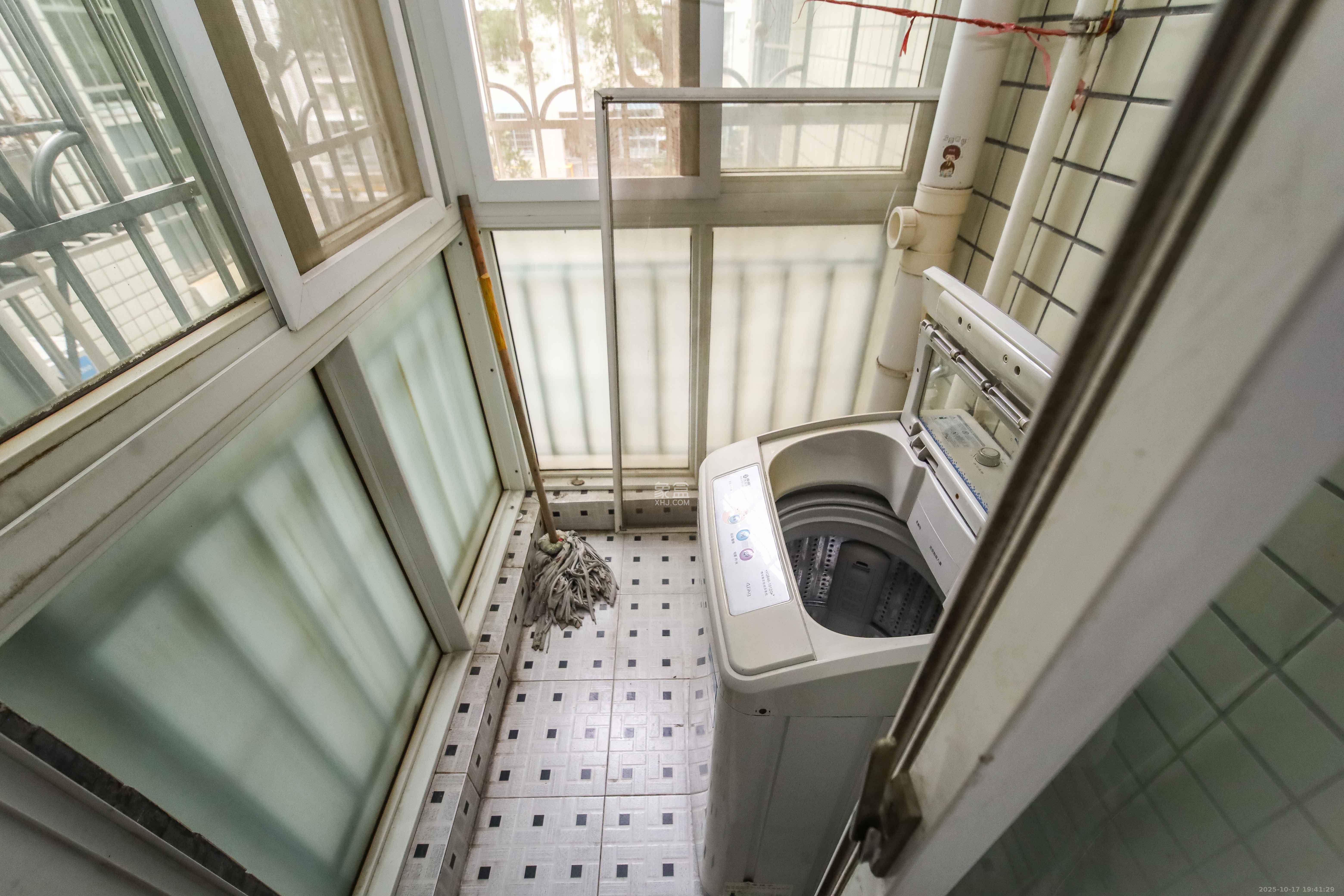 中星苑  3室2厅2卫    80.0万阳台