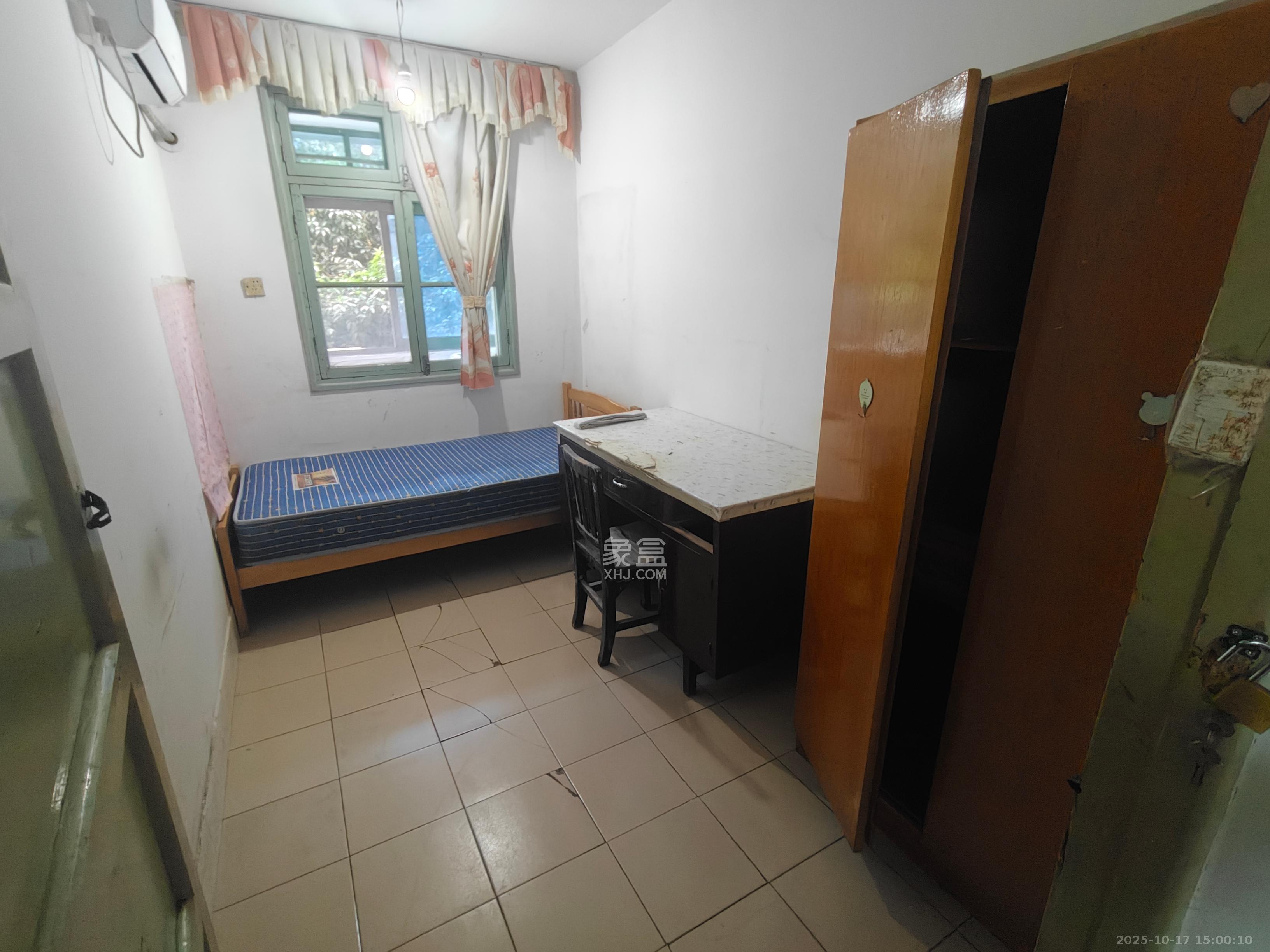 石佳冲小区  3室1厅1卫    2400.0元/月 石佳冲小区  3室1厅1卫    2400.0元/月室内图