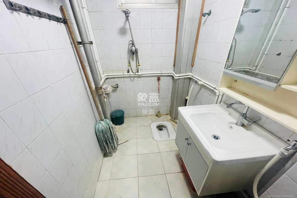 天心区公安分局宿舍(城南西路70号) 2室1厅1卫 1600.0元/月 天心区公安分局宿舍(城南西路70号) 2室1厅1卫 1600.0元/月室内图