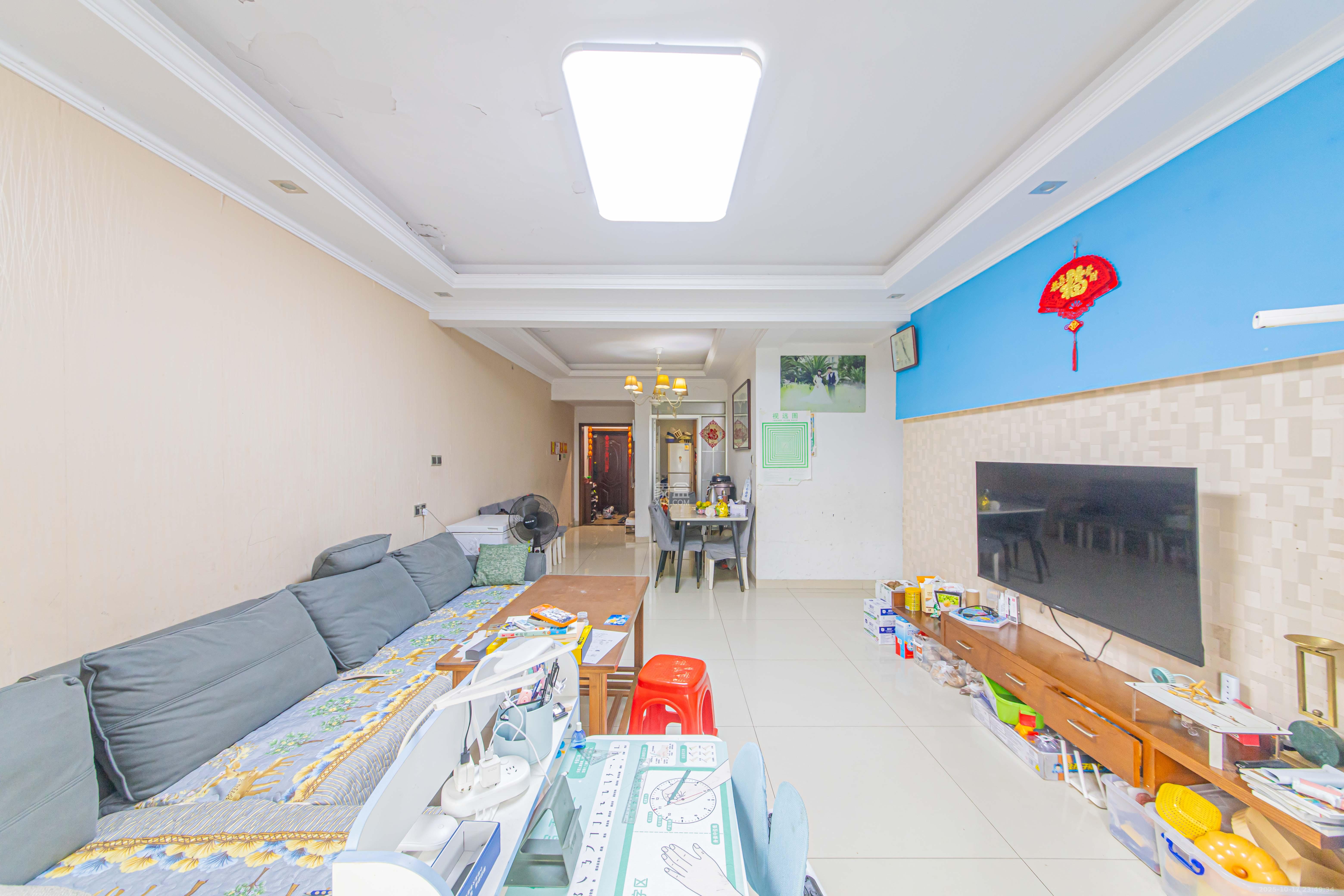 金房奥斯卡 3室2厅1卫 92.8万 金房奥斯卡 3室2厅1卫 92.8万客厅