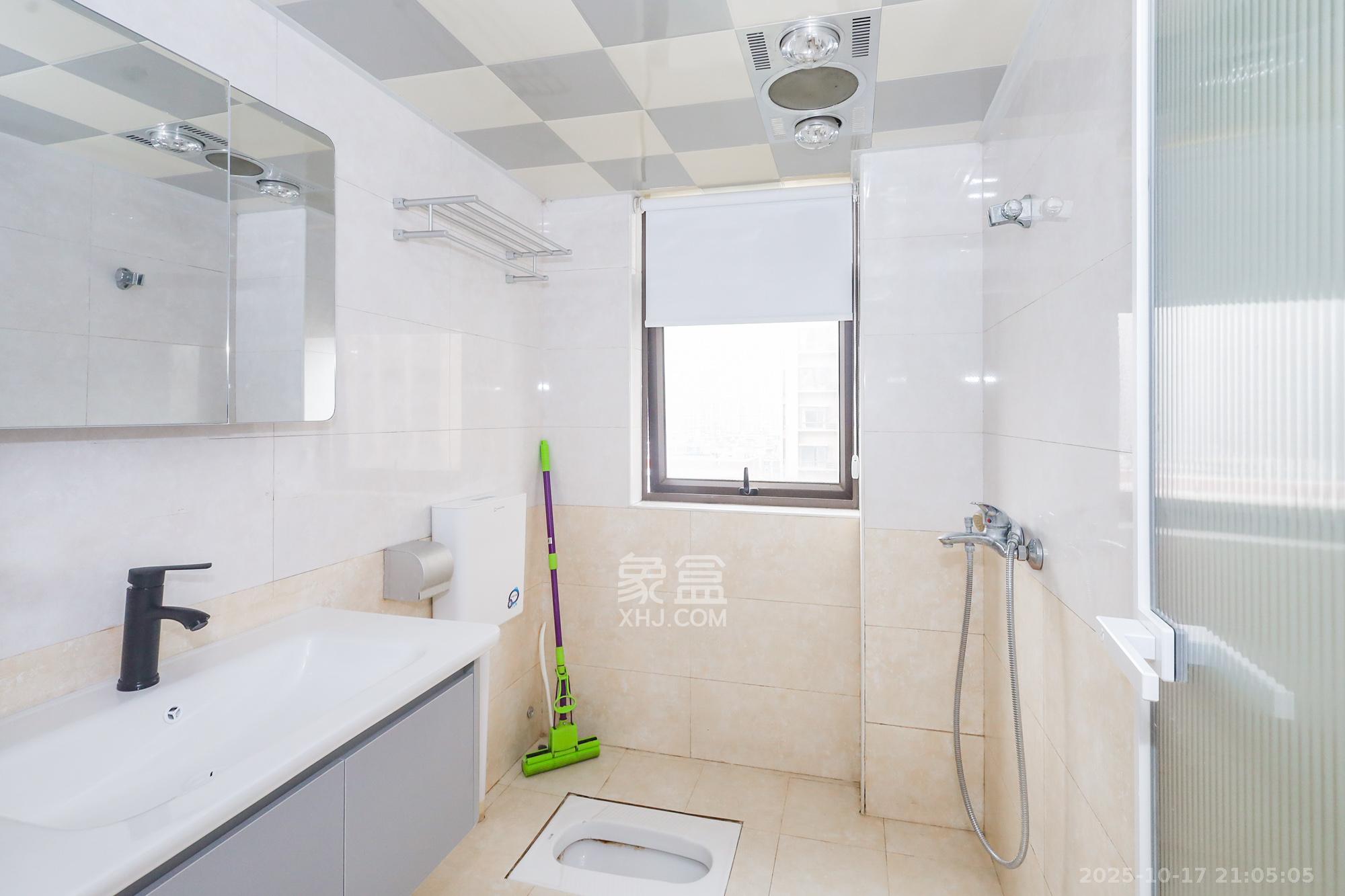 旭辉藏郡（藏郡、旭湘华府)  3室2厅1卫    215.0万卫生间