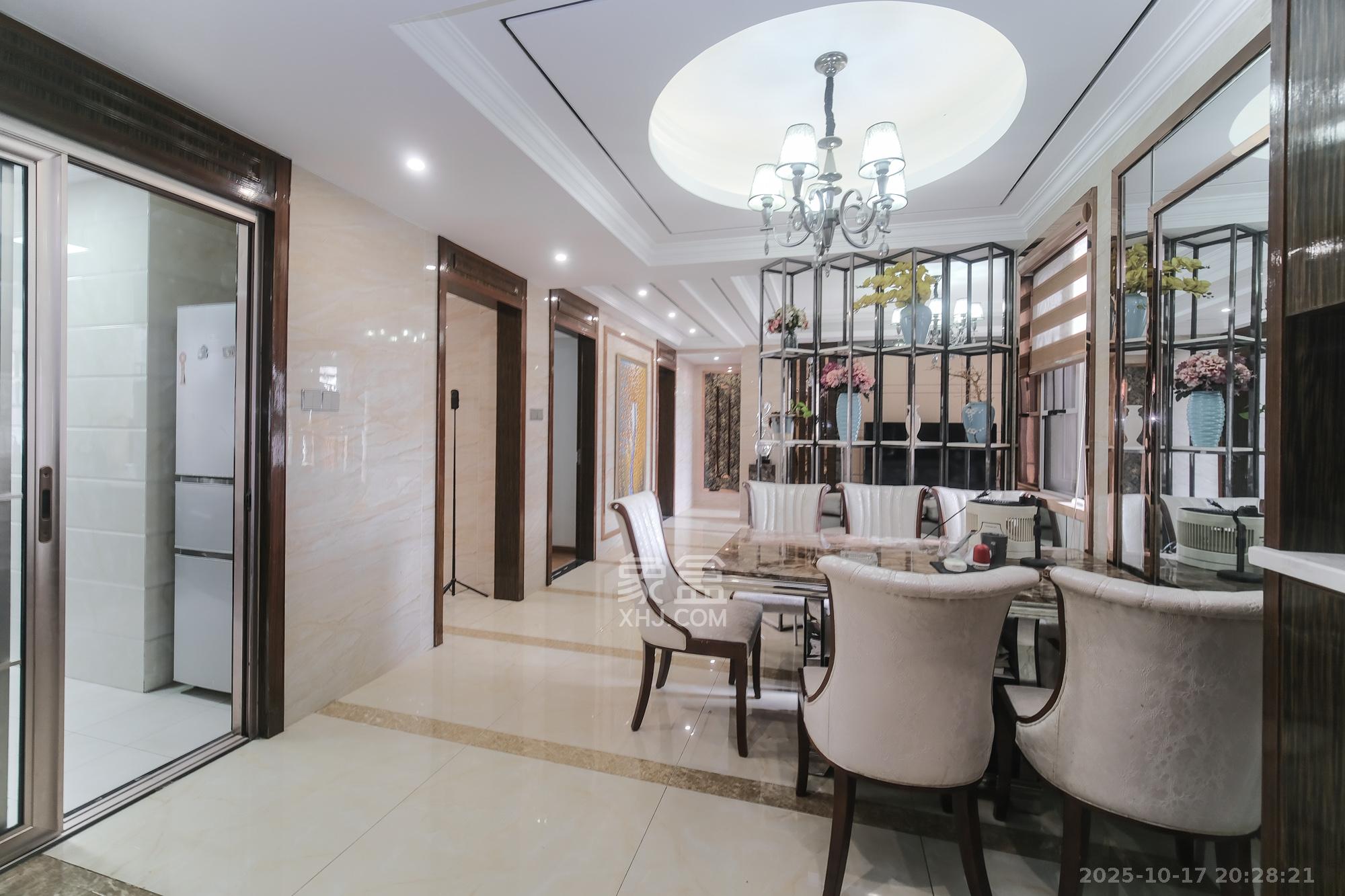 保利香槟国际 3室2厅2卫 99.0万 保利香槟国际 3室2厅2卫 99.0万客厅