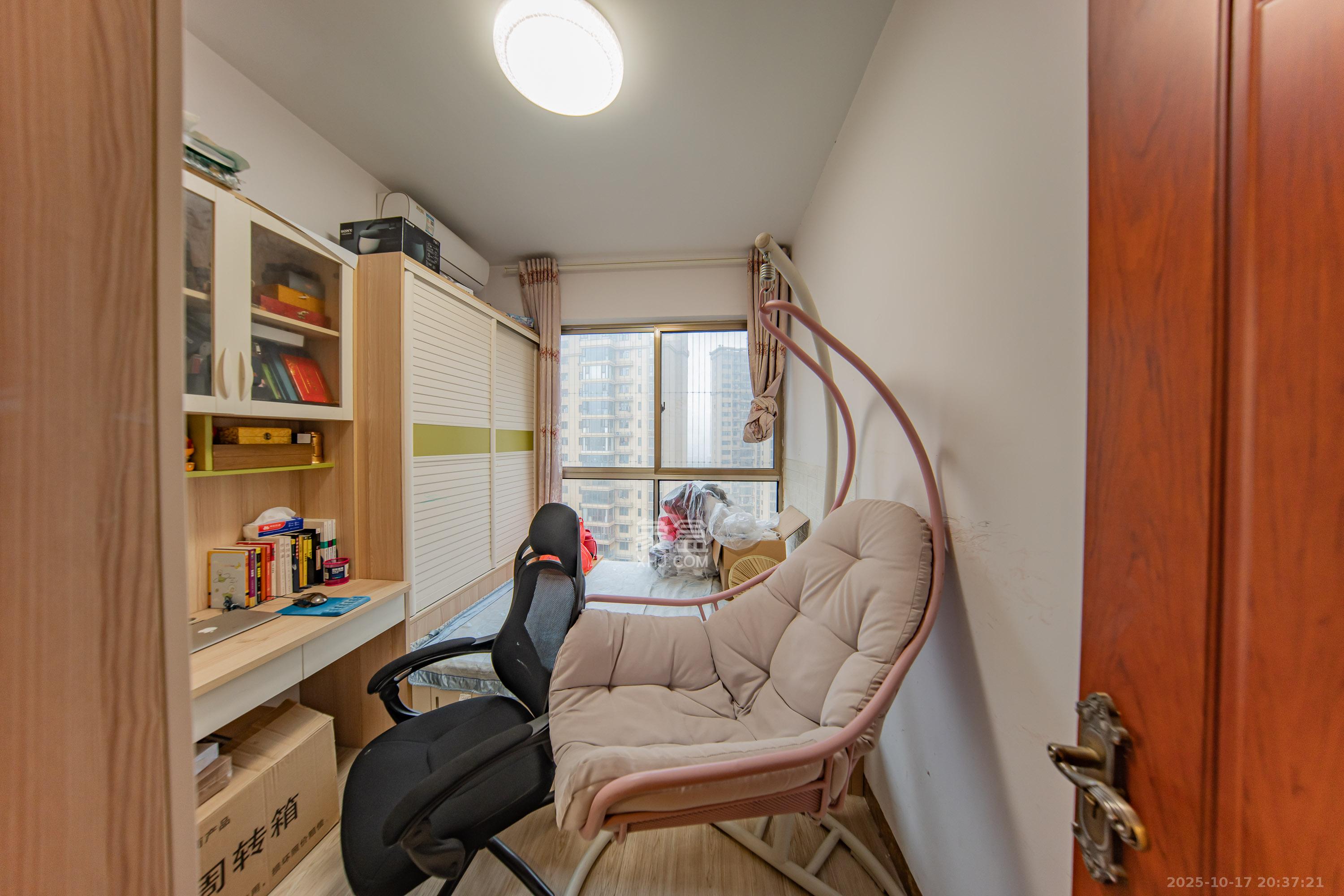 江山帝景哈佛 4室2厅2卫 135.0万 江山帝景哈佛 4室2厅2卫 135.0万卧室