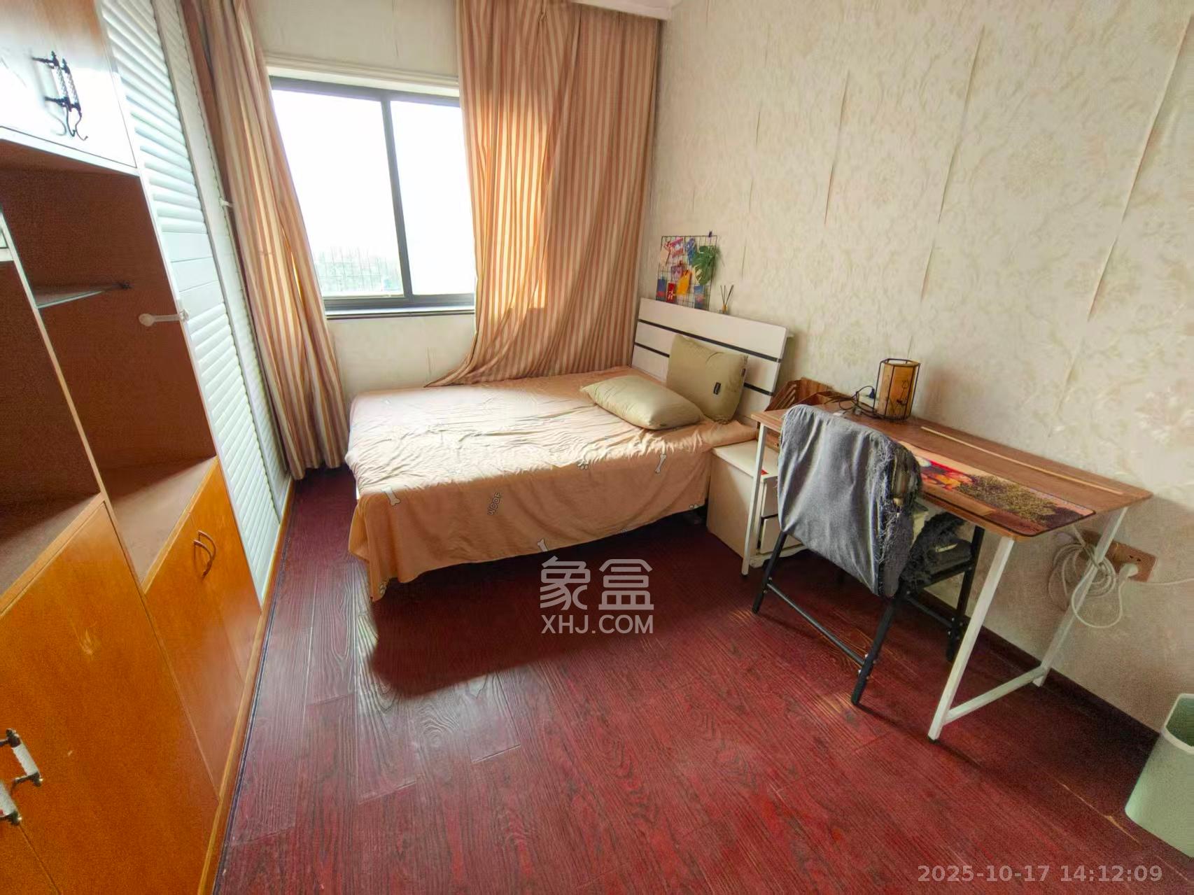 阳光100一期、四五期  3室2厅2卫    2600.0元/月 阳光100一期、四五期  3室2厅2卫    2600.0元/月室内图