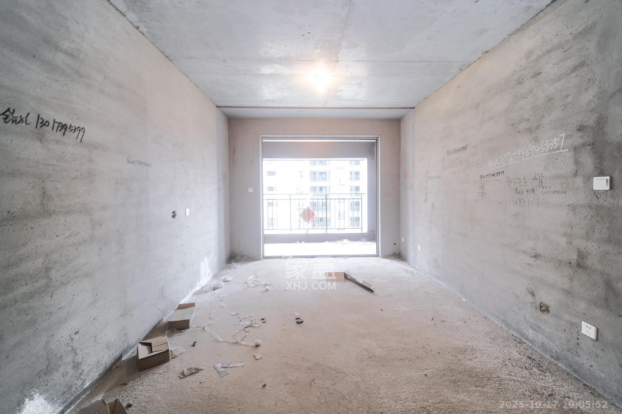 荣盛城 3室2厅2卫 85.0万 荣盛城 3室2厅2卫 85.0万客厅