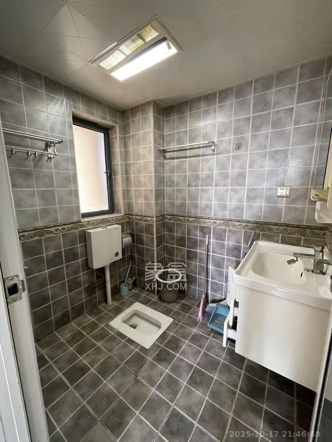 荣盛花语书苑  2室1厅1卫    2500.0元/月 荣盛花语书苑  2室1厅1卫    2500.0元/月室内图