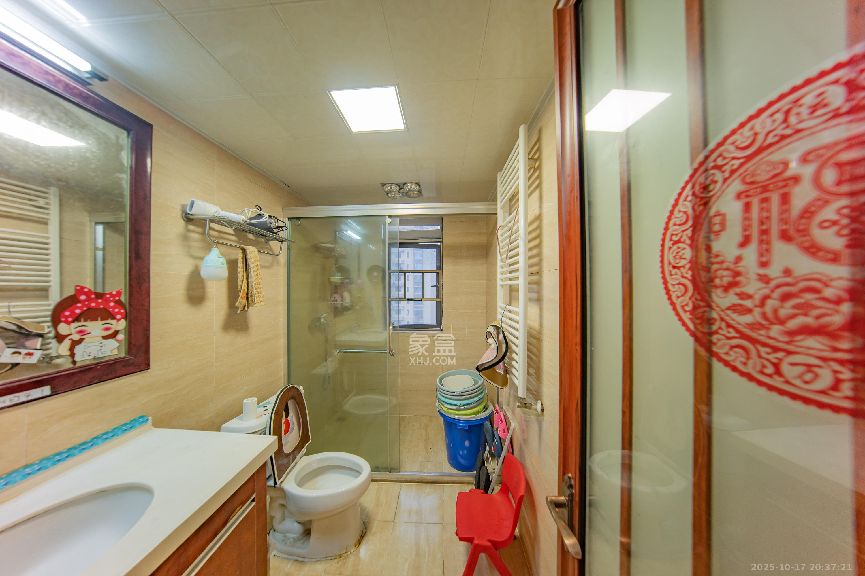 江山帝景哈佛 4室2厅2卫 135.0万 江山帝景哈佛 4室2厅2卫 135.0万卫生间