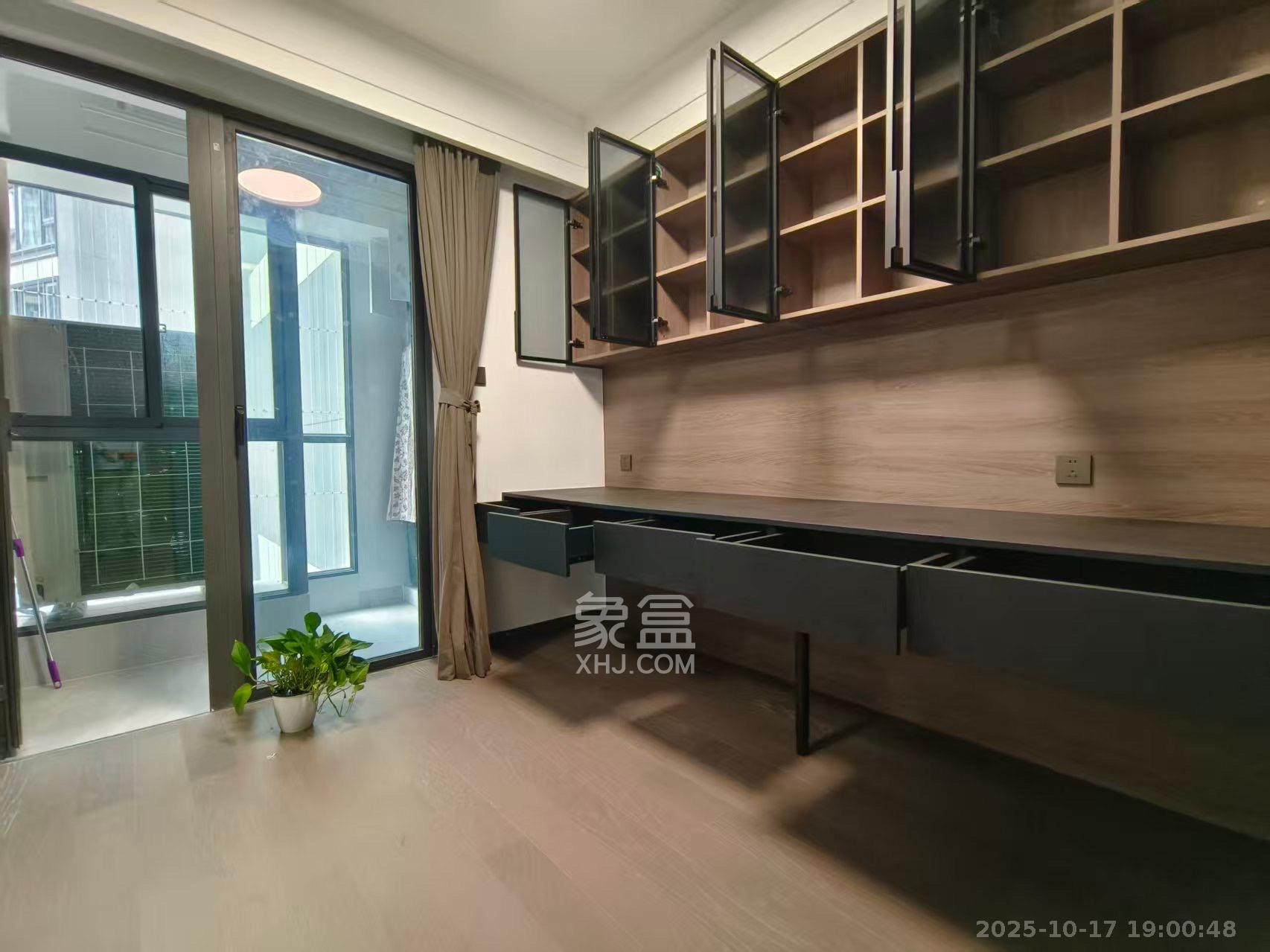 绿地麓云国际一期 6室2厅3卫 7000.0元/月 绿地麓云国际一期 6室2厅3卫 7000.0元/月室内图