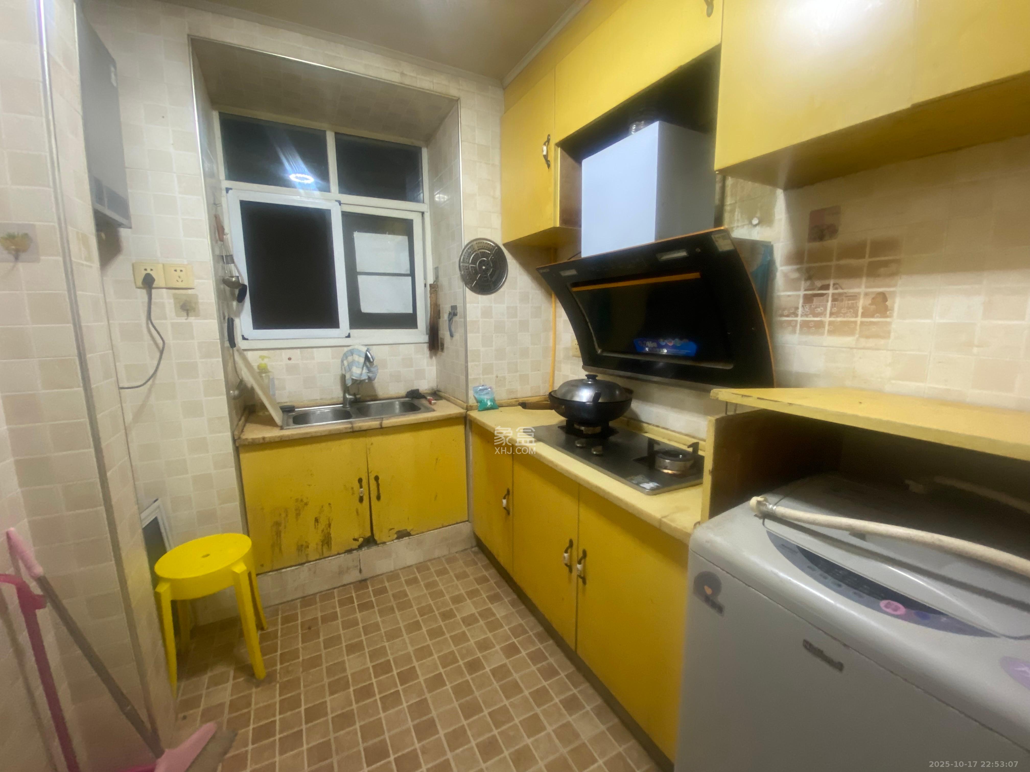 新华都万家城  3室1厅2卫    2400.0元/月 新华都万家城  3室1厅2卫    2400.0元/月室内图1