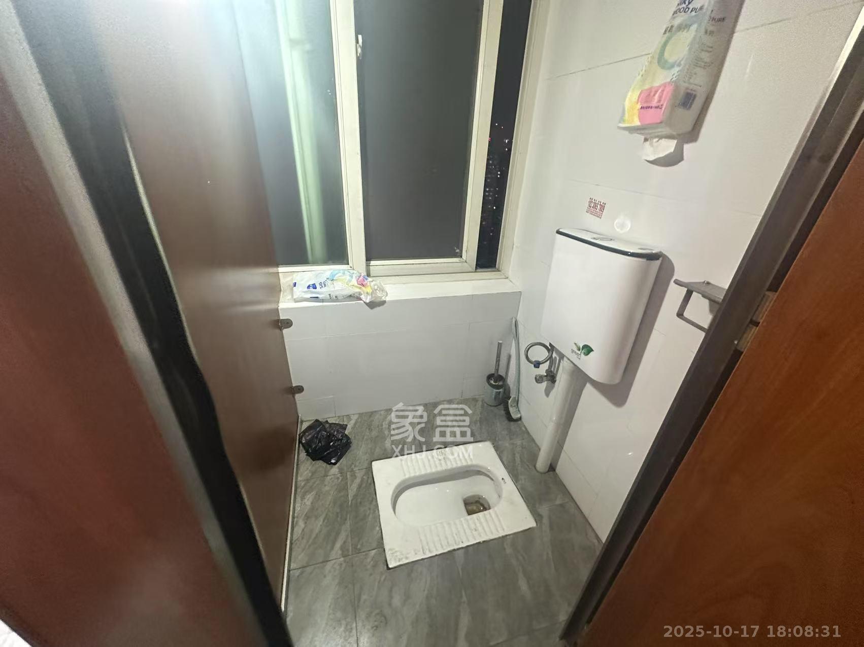 君临天厦  4室2厅2卫    4000.0元/月 君临天厦  4室2厅2卫    4000.0元/月室内图