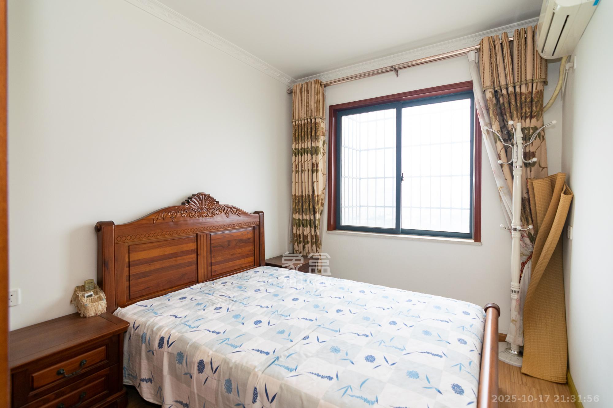 新雅黄金苑  4室2厅2卫    99.8万 新雅黄金苑  4室2厅2卫    99.8万卧室