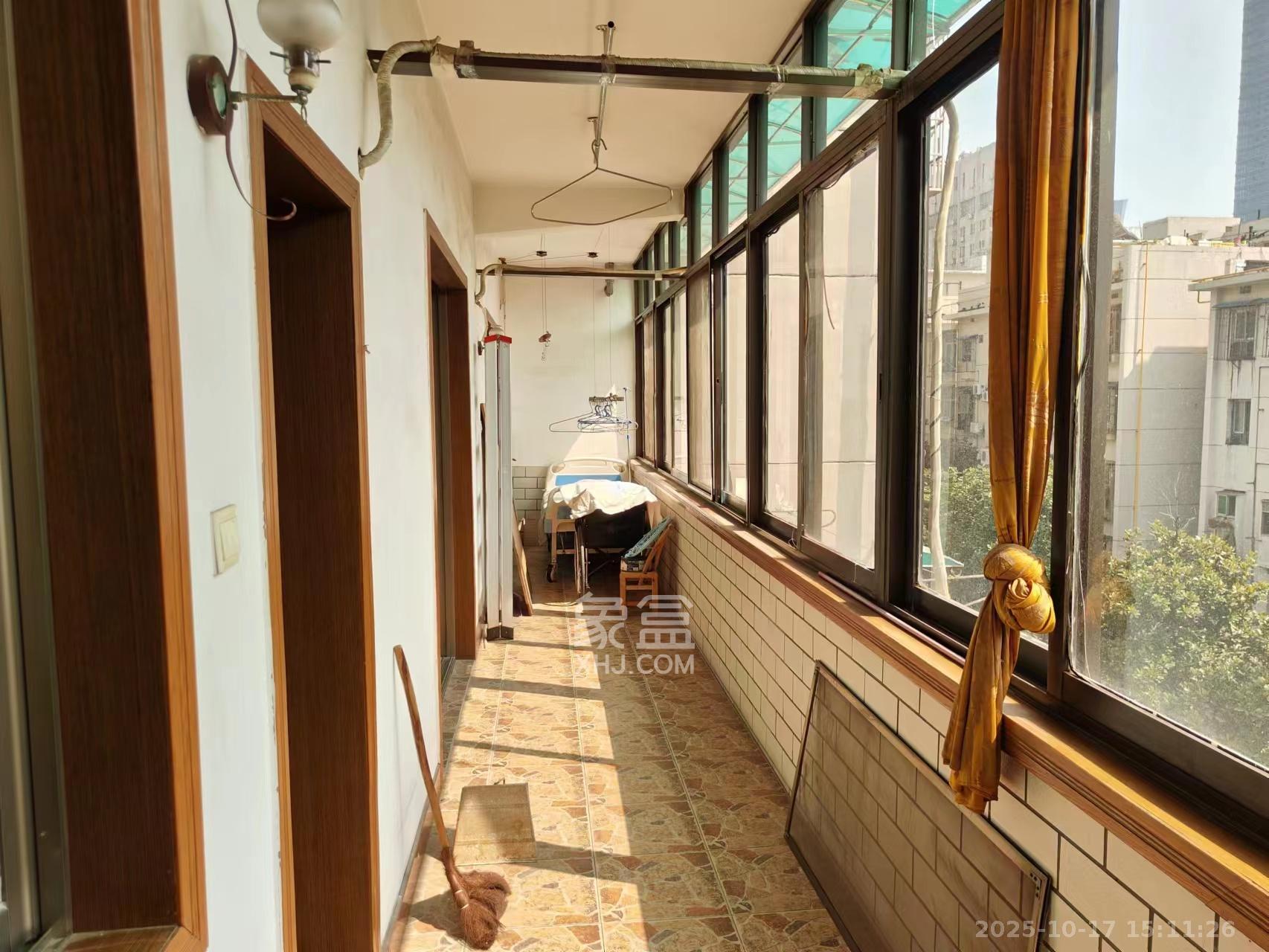 物资厅宿舍(五一大道) 2室1厅1卫 2000.0元/月 物资厅宿舍(五一大道) 2室1厅1卫 2000.0元/月室内图