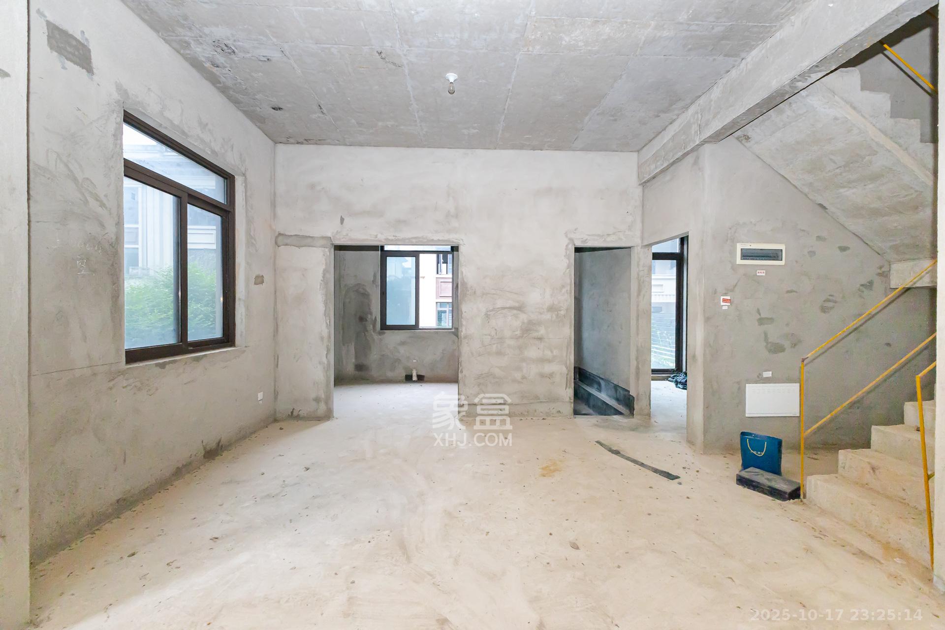 龙湖璟宸原著(龙湖紫宸)  5室2厅3卫    498.0万 龙湖璟宸原著(龙湖紫宸)  5室2厅3卫    498.0万客厅