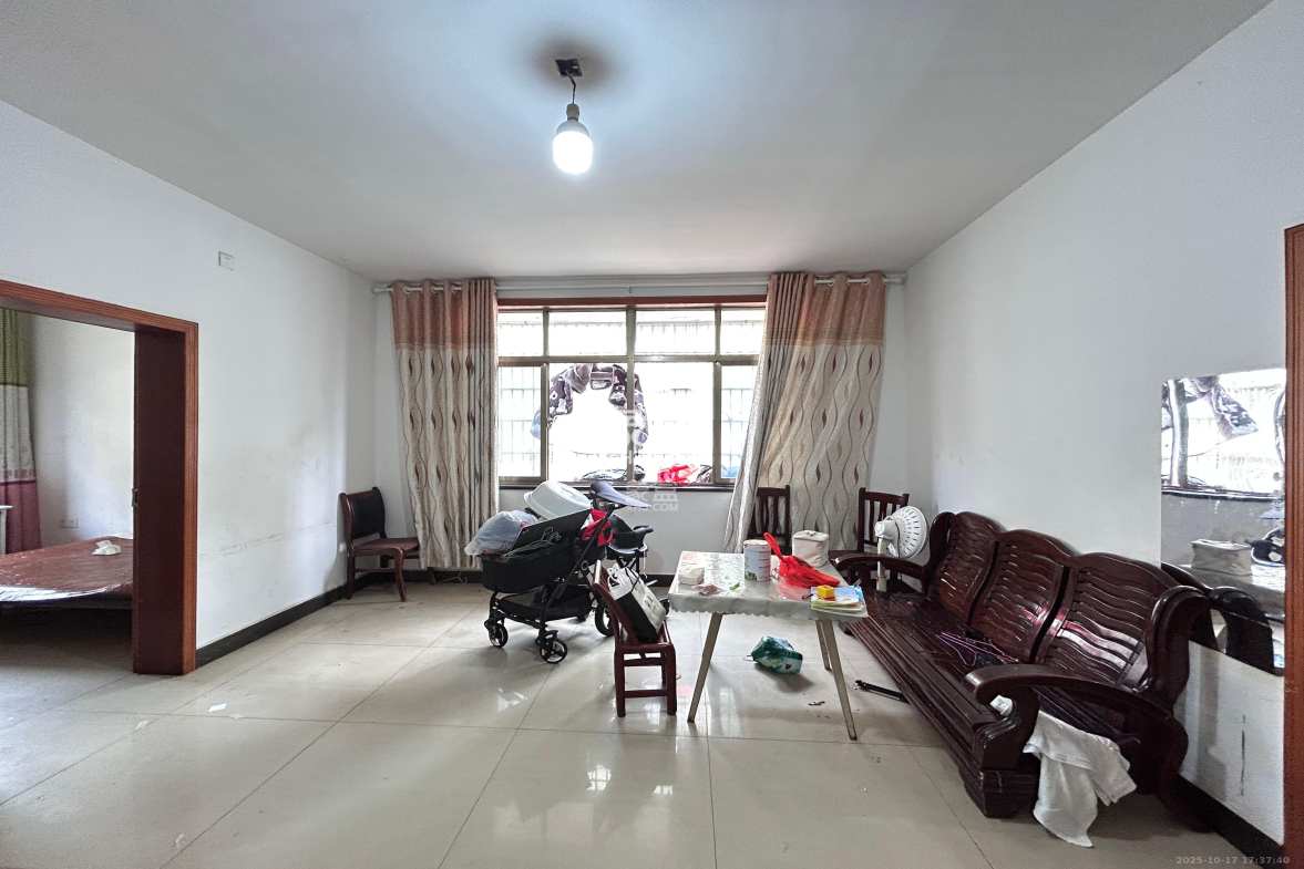 城西安置小区 3室2厅1卫 1400.0元/月 城西安置小区 3室2厅1卫 1400.0元/月户型图