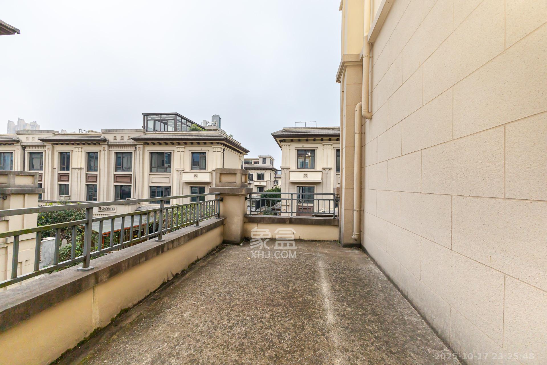 龙湖璟宸原著(龙湖紫宸)  5室2厅3卫    498.0万 龙湖璟宸原著(龙湖紫宸)  5室2厅3卫    498.0万阳台