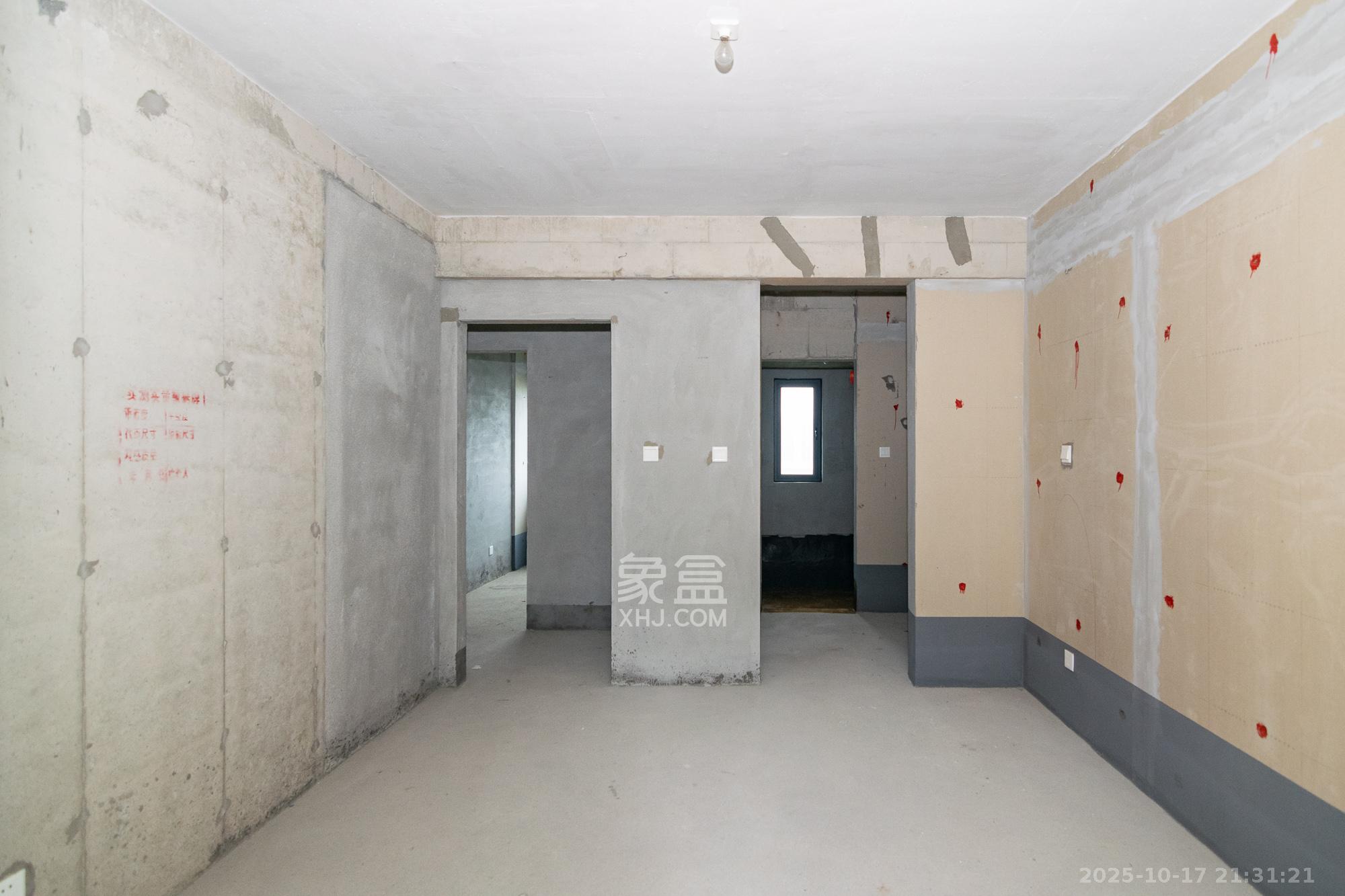 中粮鸿云 5室2厅2卫 89.0万 中粮鸿云 5室2厅2卫 89.0万卧室