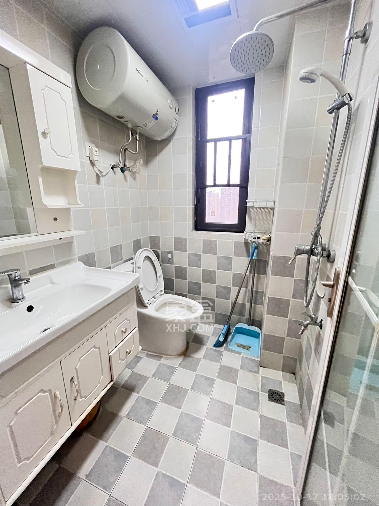 卓越蔚蓝城邦  3室2厅1卫    2000.0元/月 卓越蔚蓝城邦  3室2厅1卫    2000.0元/月室内图