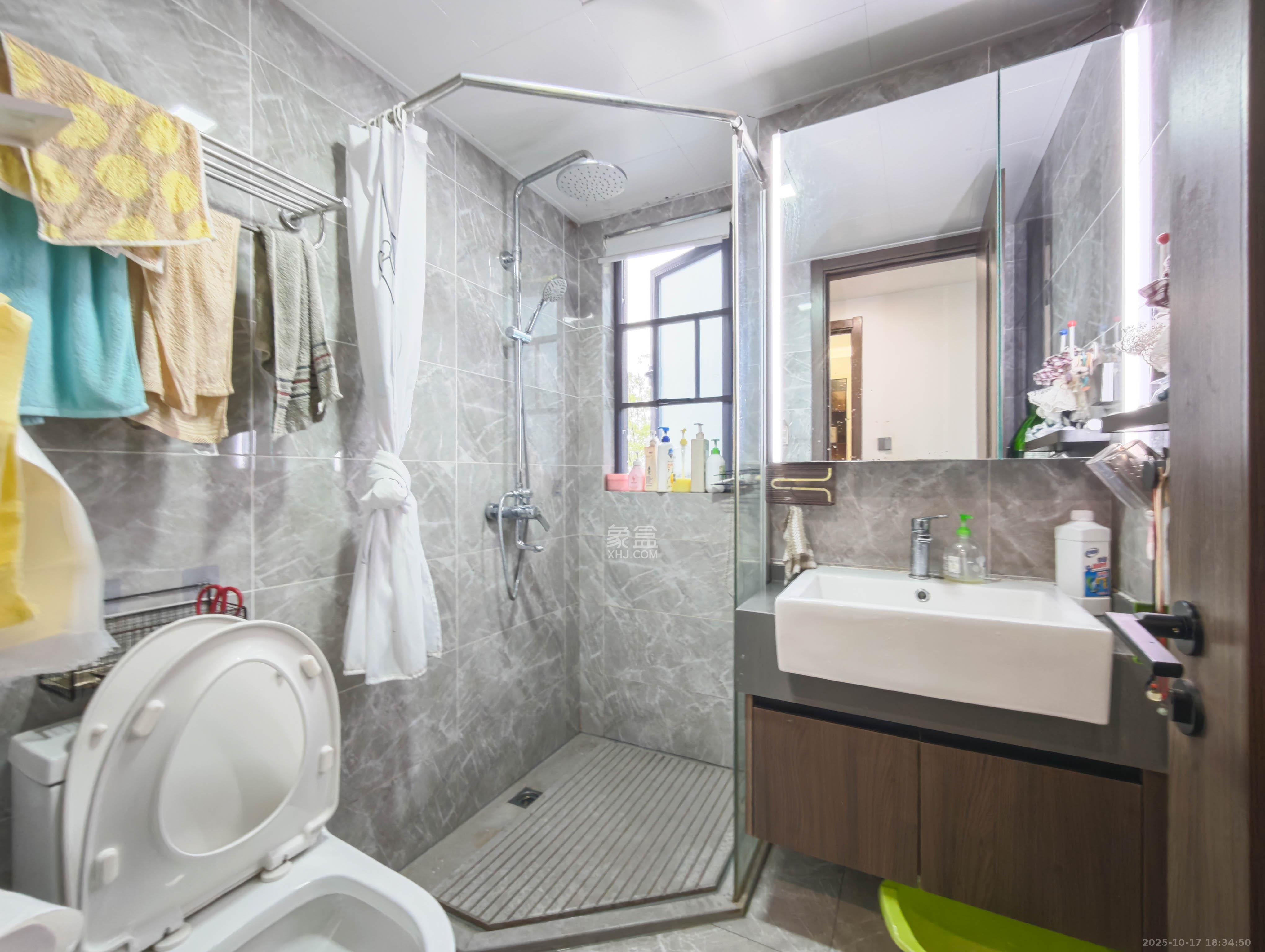 万科天空之境 4室2厅2卫 148.0万 万科天空之境 4室2厅2卫 148.0万卫生间