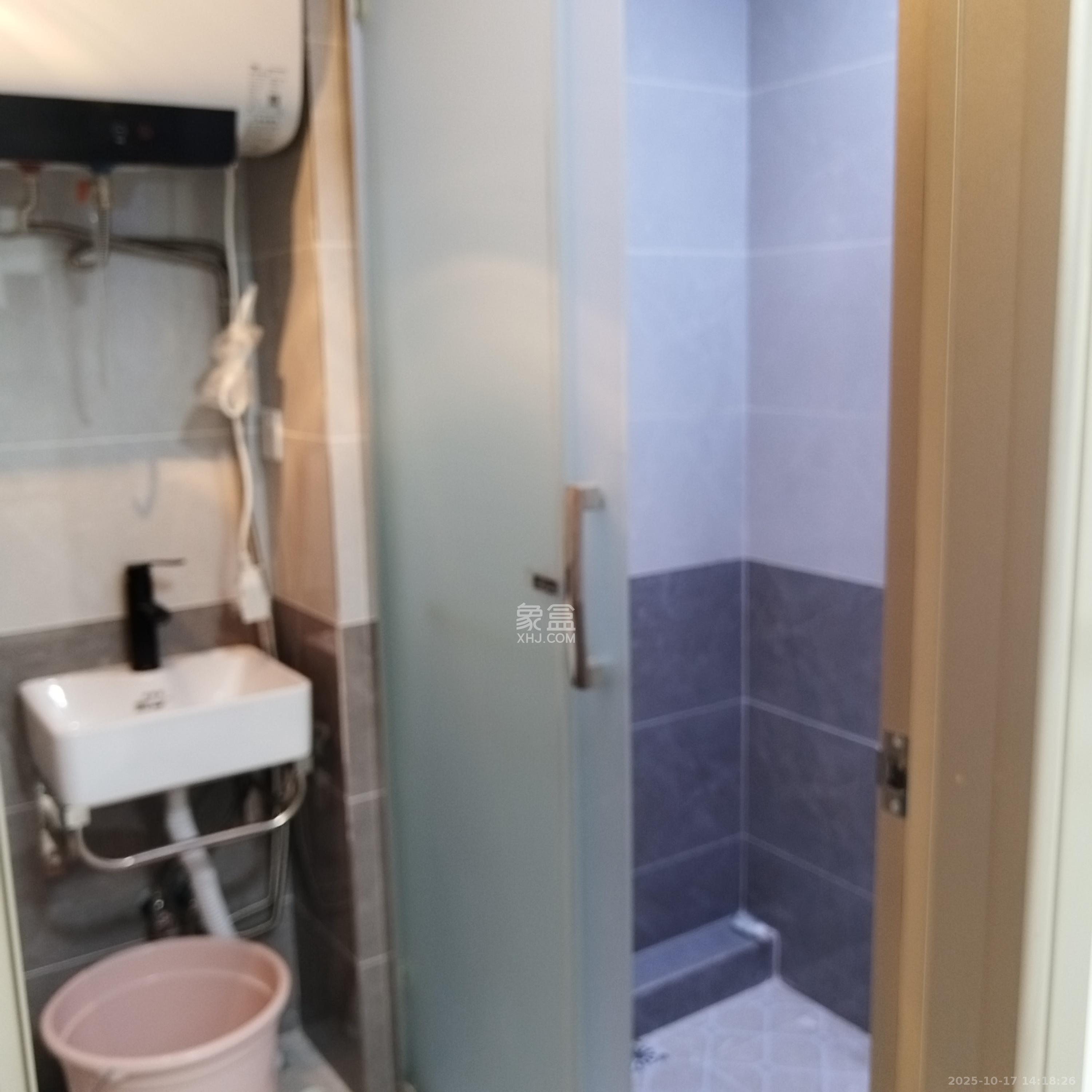 中海珑悦府  1室1厅1卫    1000.0元/月 中海珑悦府  1室1厅1卫    1000.0元/月室内图