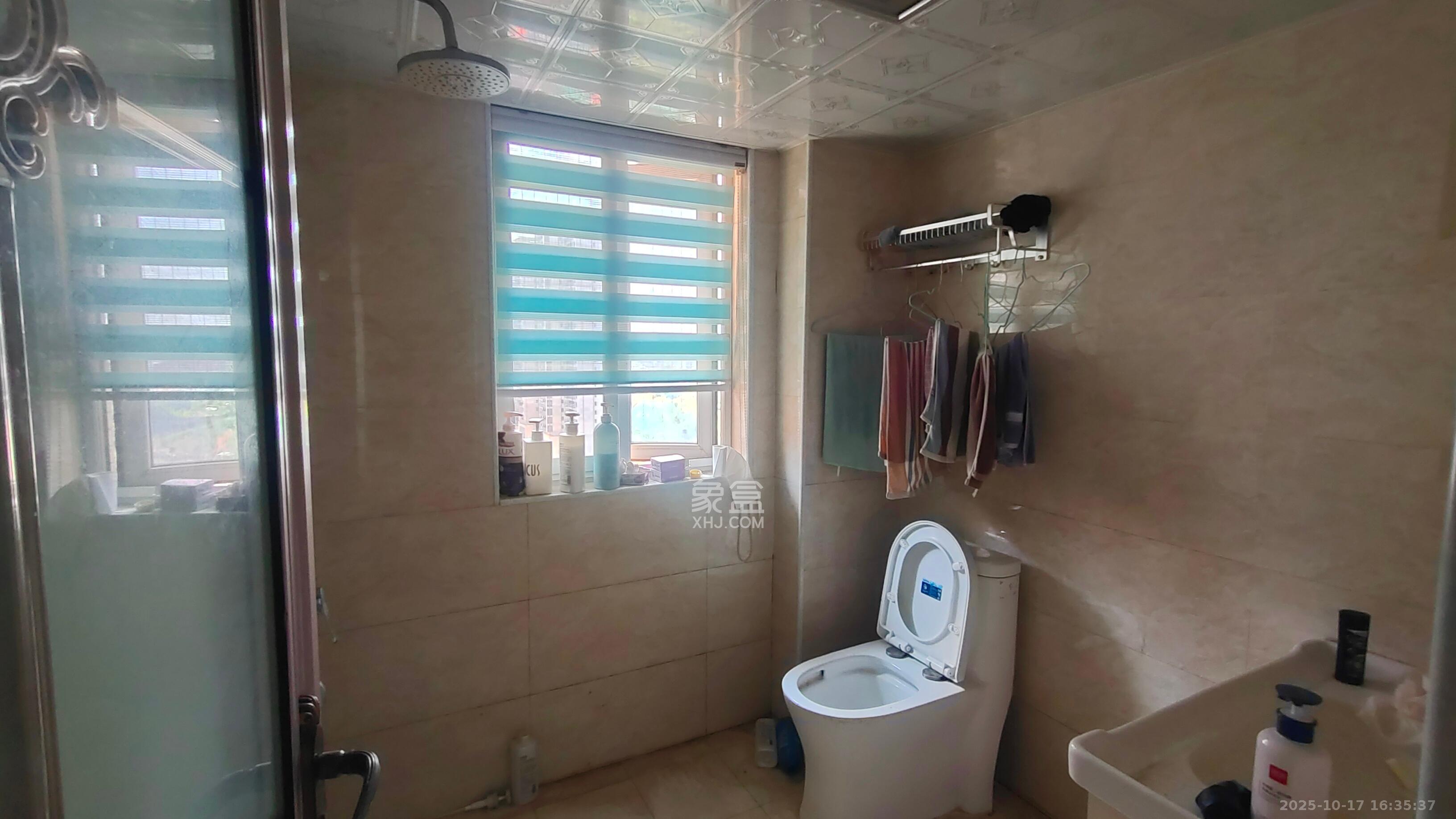 丽发新城  3室2厅2卫    2200.0元/月 丽发新城  3室2厅2卫    2200.0元/月室内图