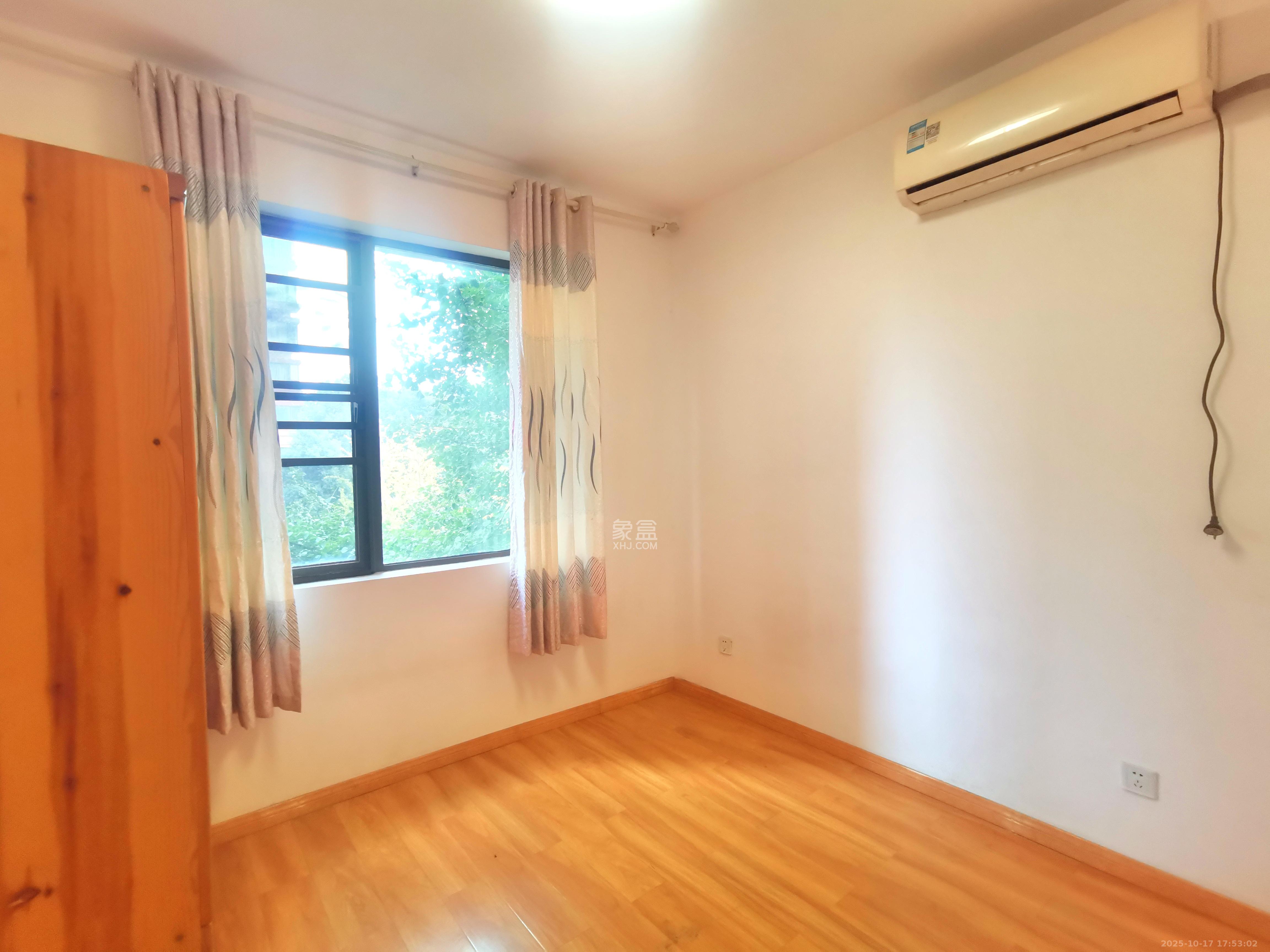 山语城三期  3室2厅2卫    2200.0元/月室内图