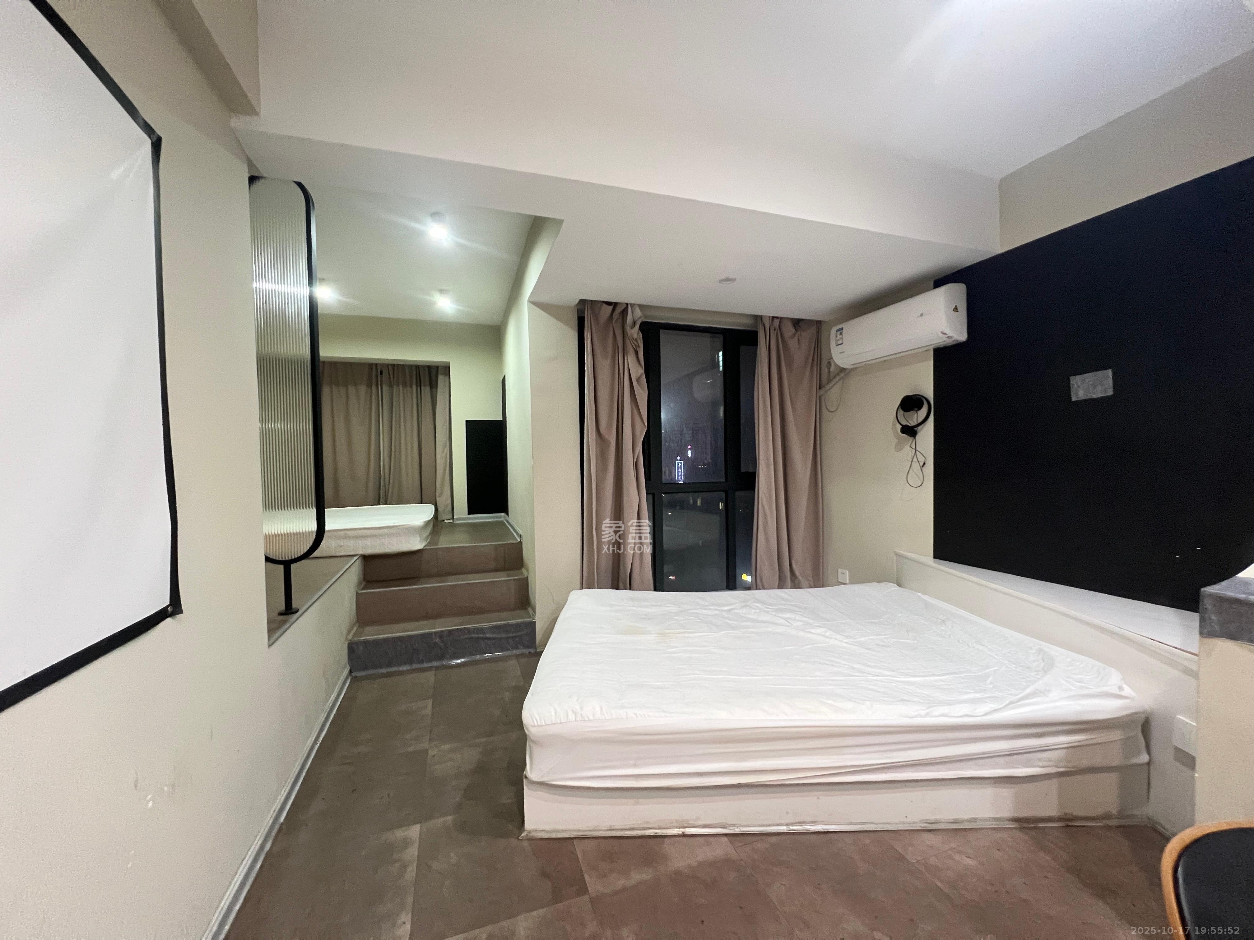 中天广场  1室1厅1卫    2100.0元/月 中天广场  1室1厅1卫    2100.0元/月室内图