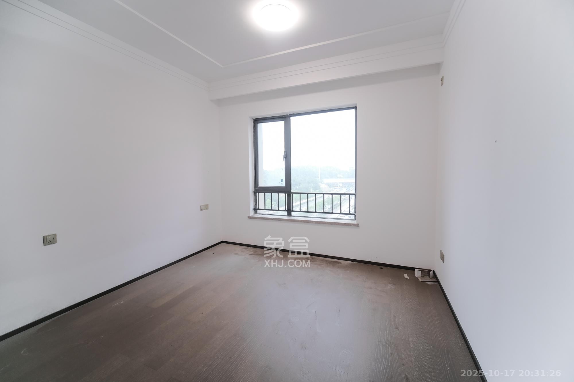 荣盛城  4室2厅2卫    88.8万 荣盛城  4室2厅2卫    88.8万卧室