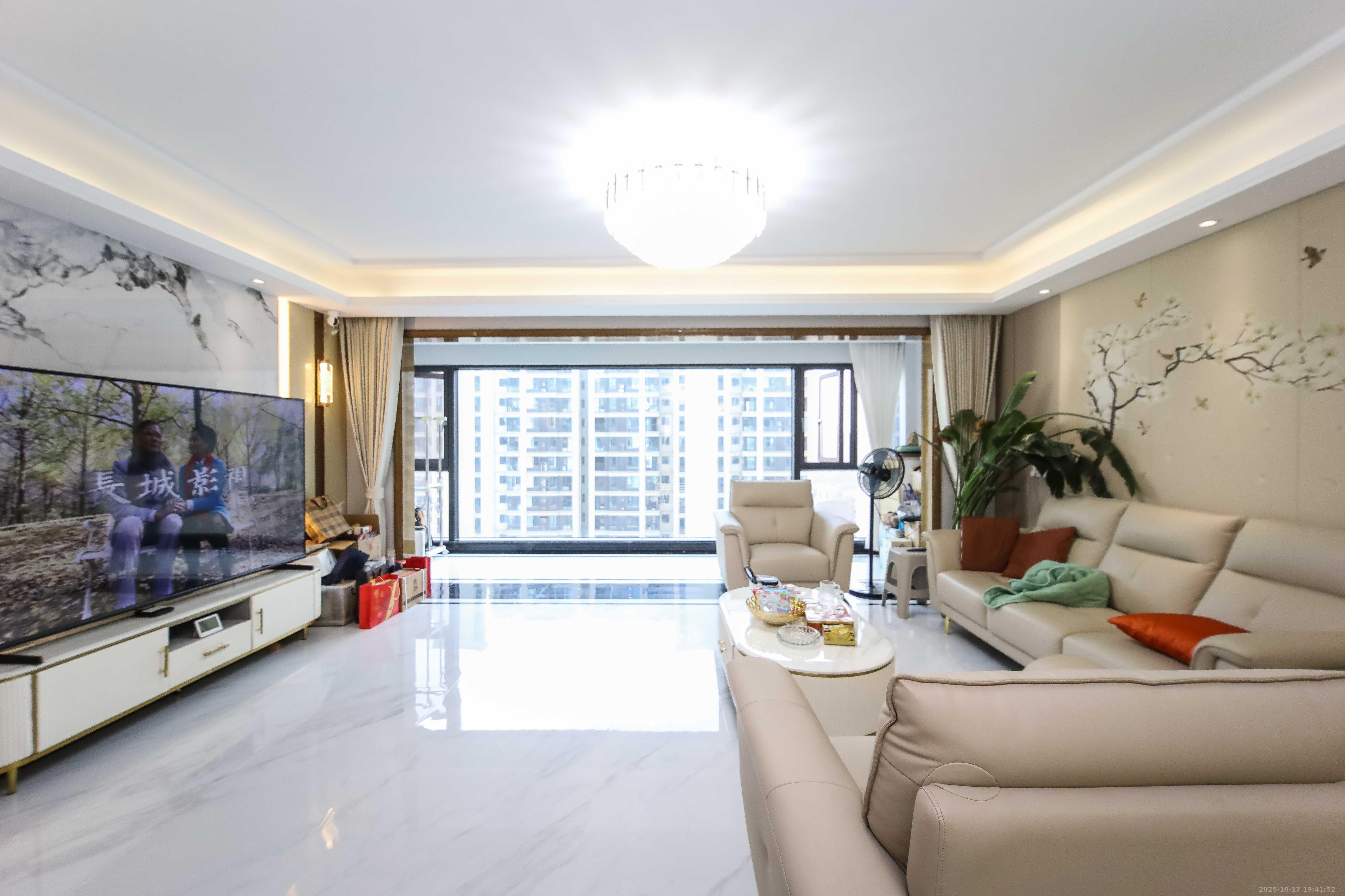 德奥悦东方  4室2厅2卫    268.0万客厅