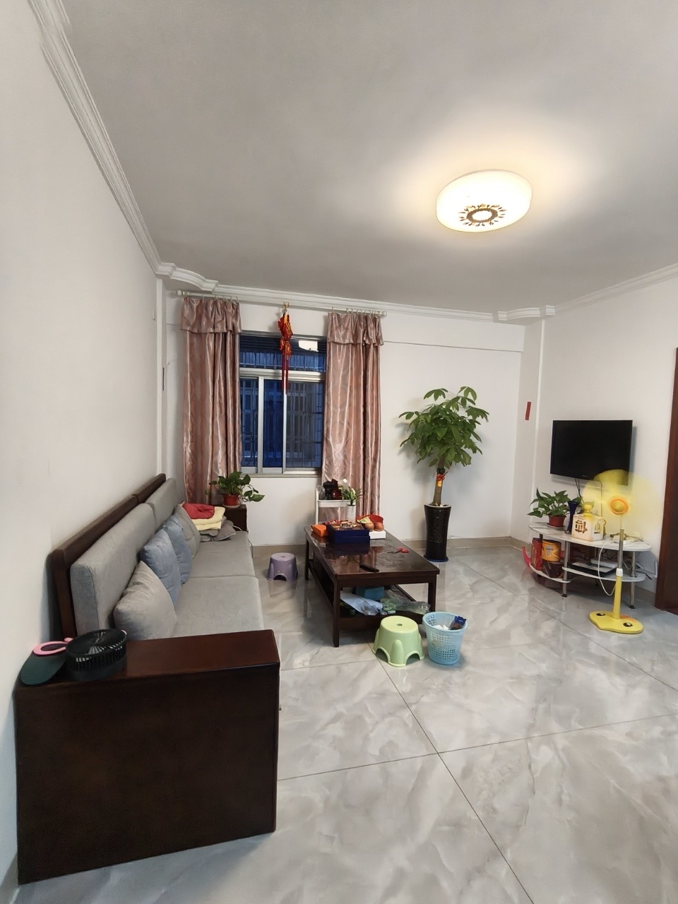 三优公寓  3室2厅1卫    88.0万客厅