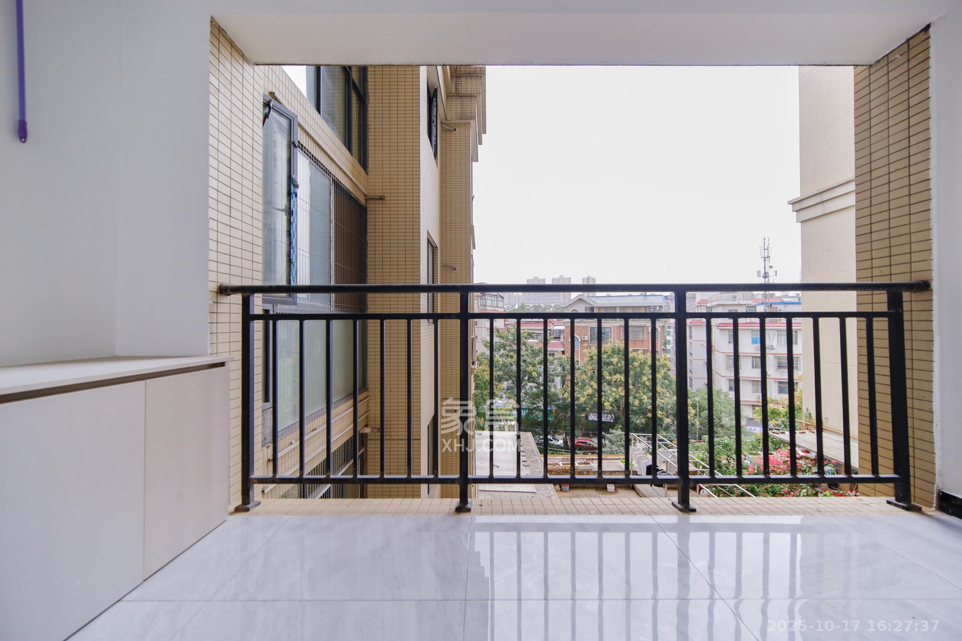 园康星都荟  4室2厅2卫    110.0万阳台