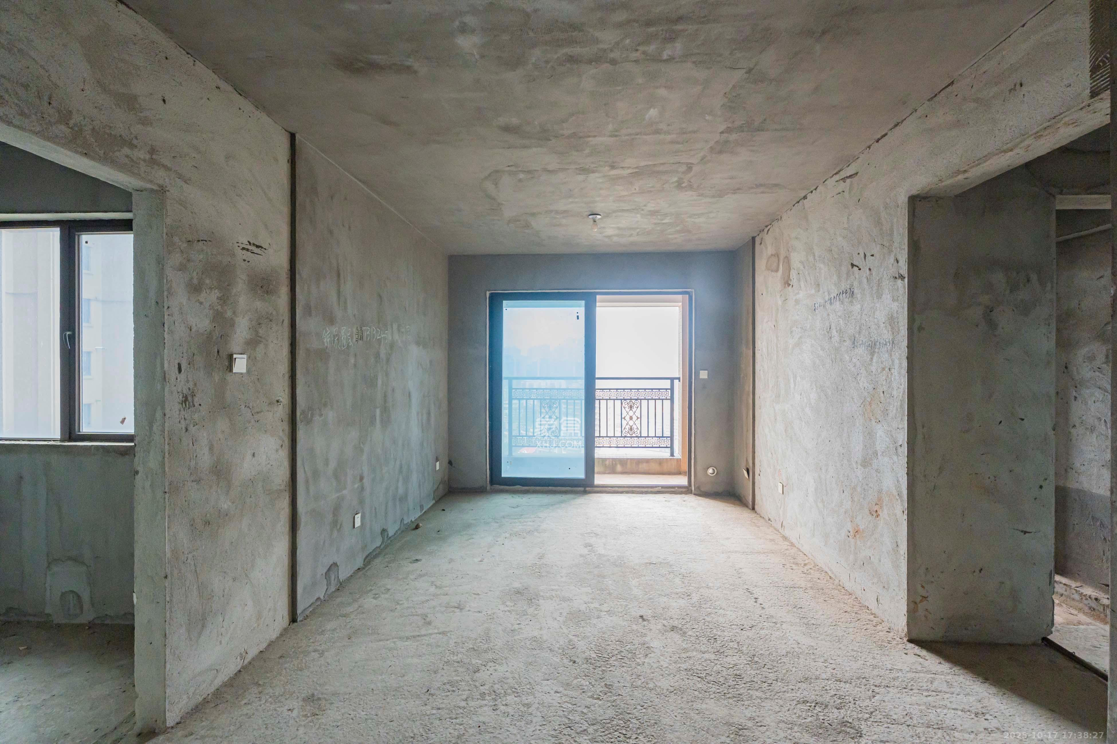 上园商住小区  2室2厅1卫    86.0万