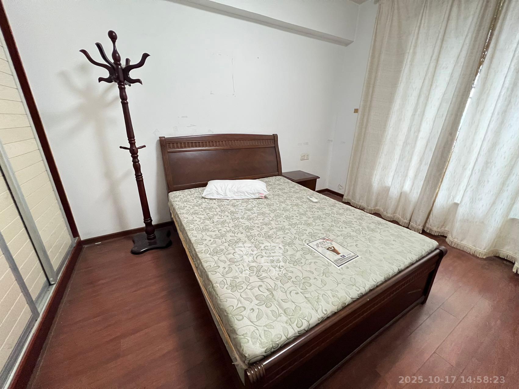 嘉逸名庭  3室2厅2卫    2600.0元/月 嘉逸名庭  3室2厅2卫    2600.0元/月室内图