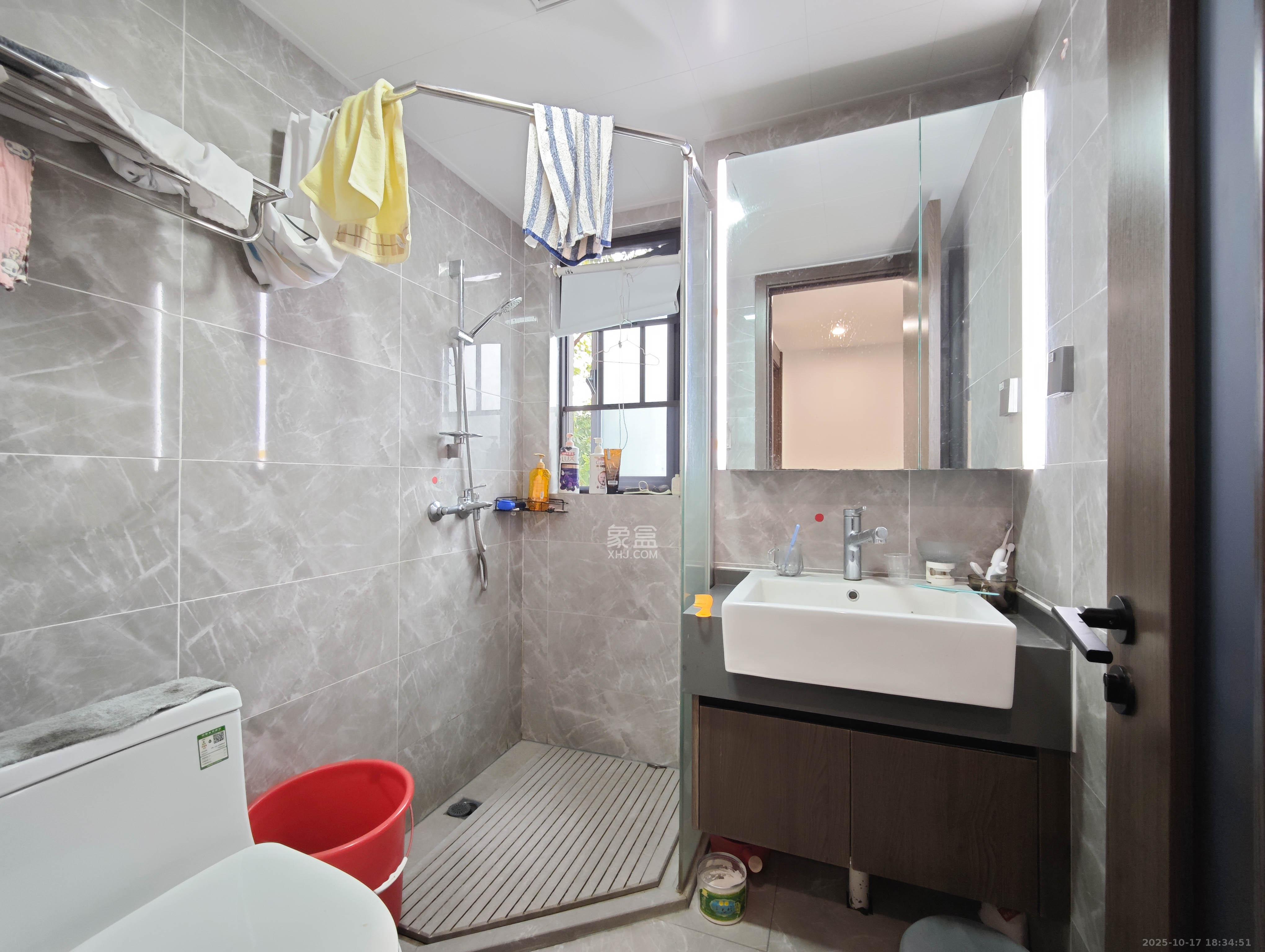 万科天空之境 4室2厅2卫 148.0万 万科天空之境 4室2厅2卫 148.0万卫生间