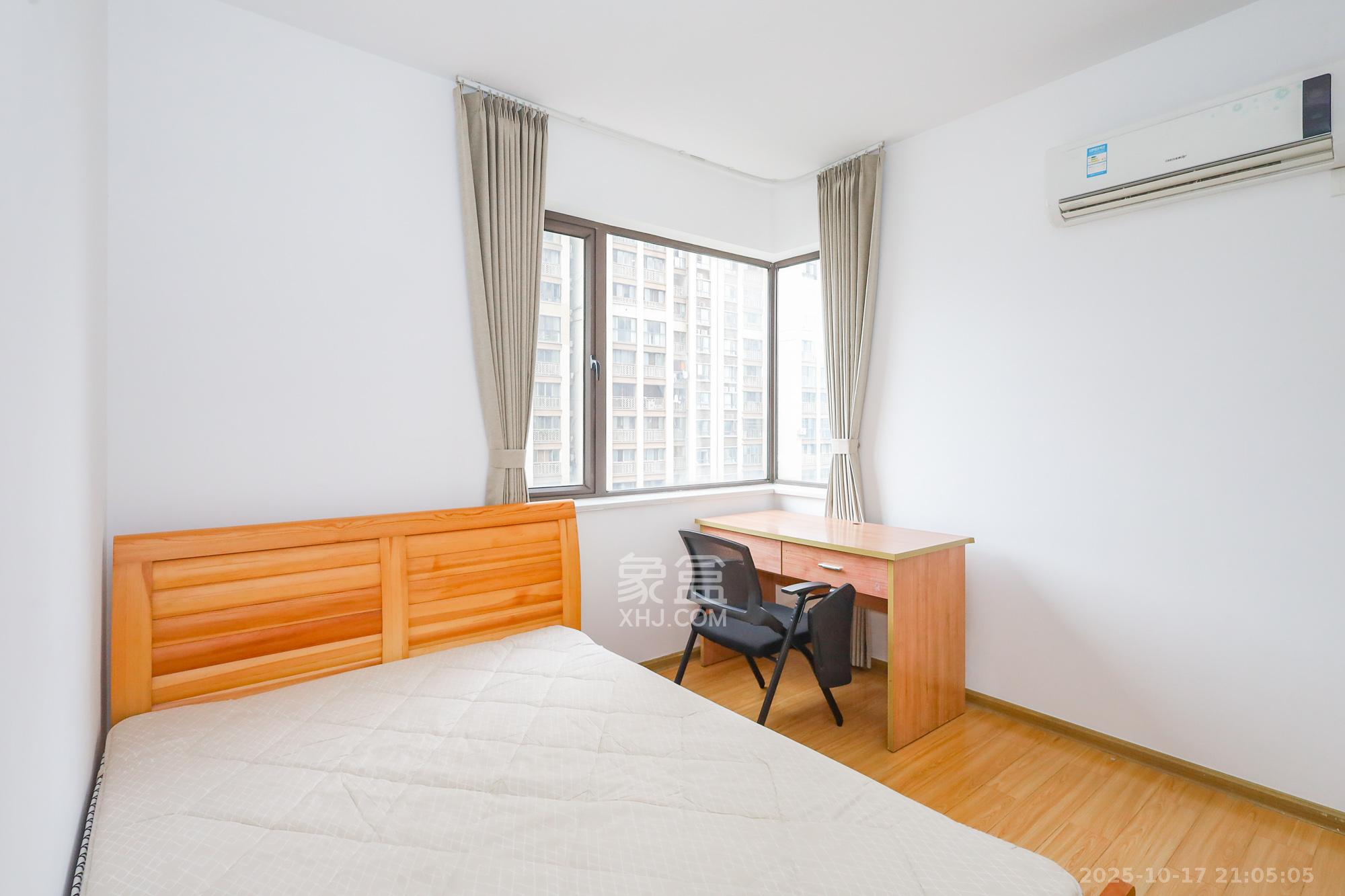 旭辉藏郡（藏郡、旭湘华府)  3室2厅1卫    215.0万卧室