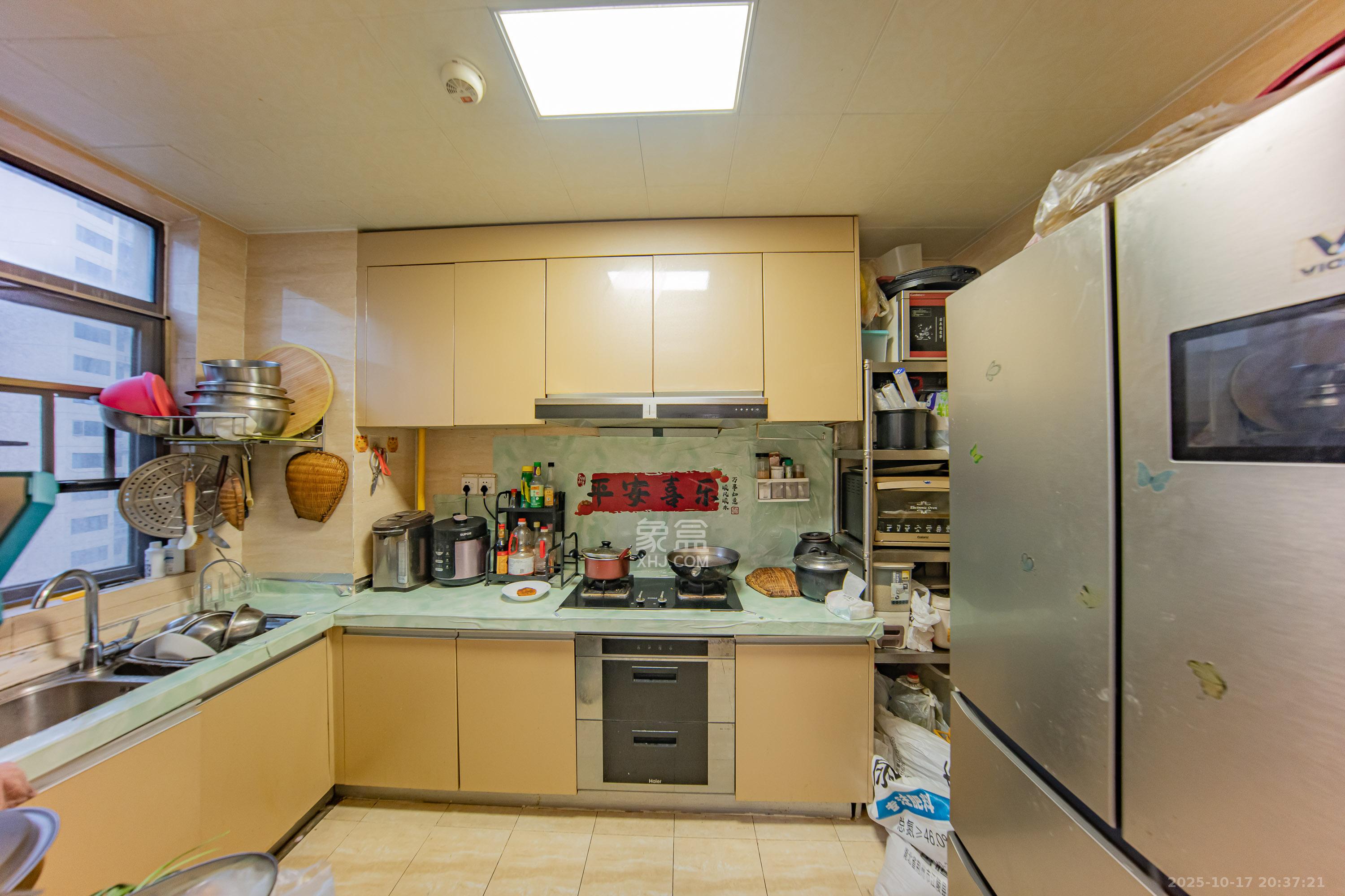 江山帝景哈佛 4室2厅2卫 135.0万 江山帝景哈佛 4室2厅2卫 135.0万厨房