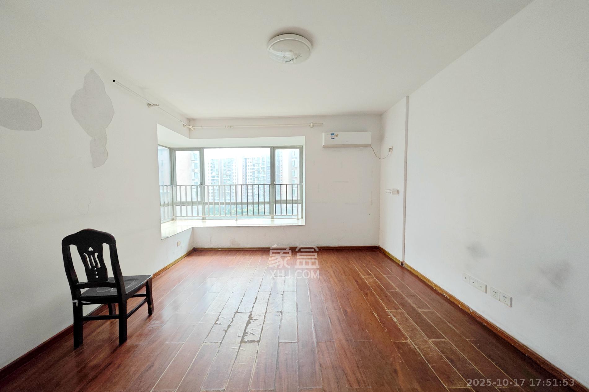 新城新世界一二三期  3室2厅2卫    110.0万卧室