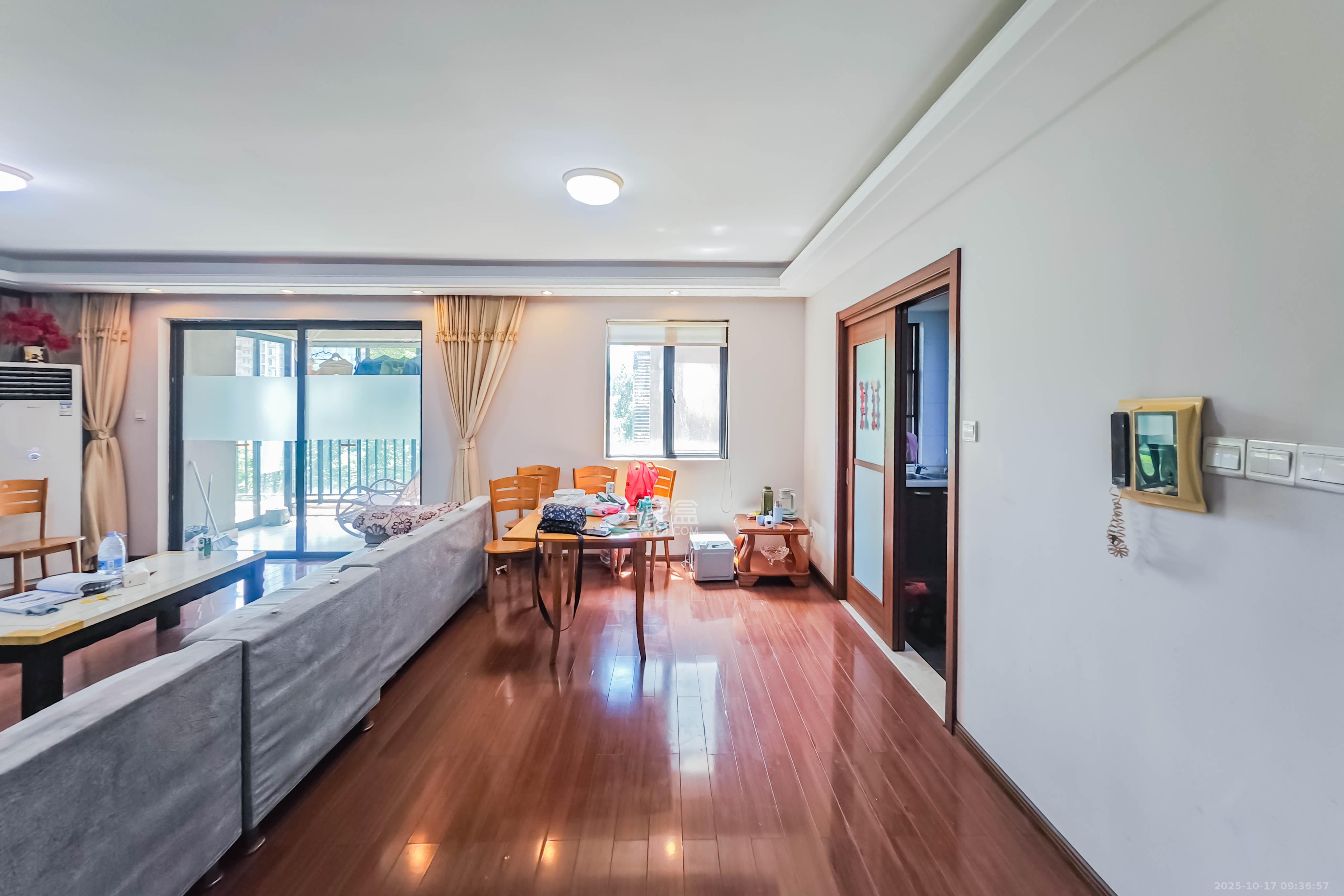 万科金域华府一期  3室2厅2卫    2700.0元/月室内图