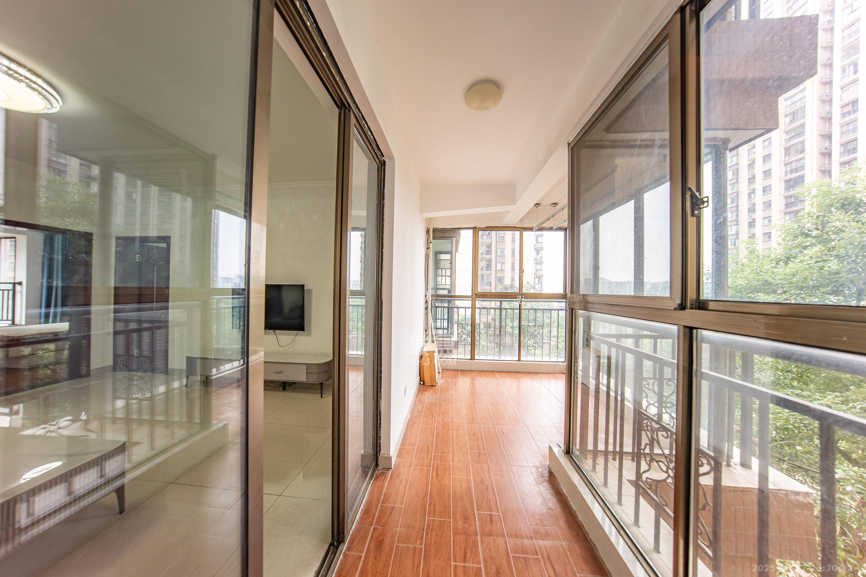 江山帝景雅典  4室2厅2卫    125.0万阳台