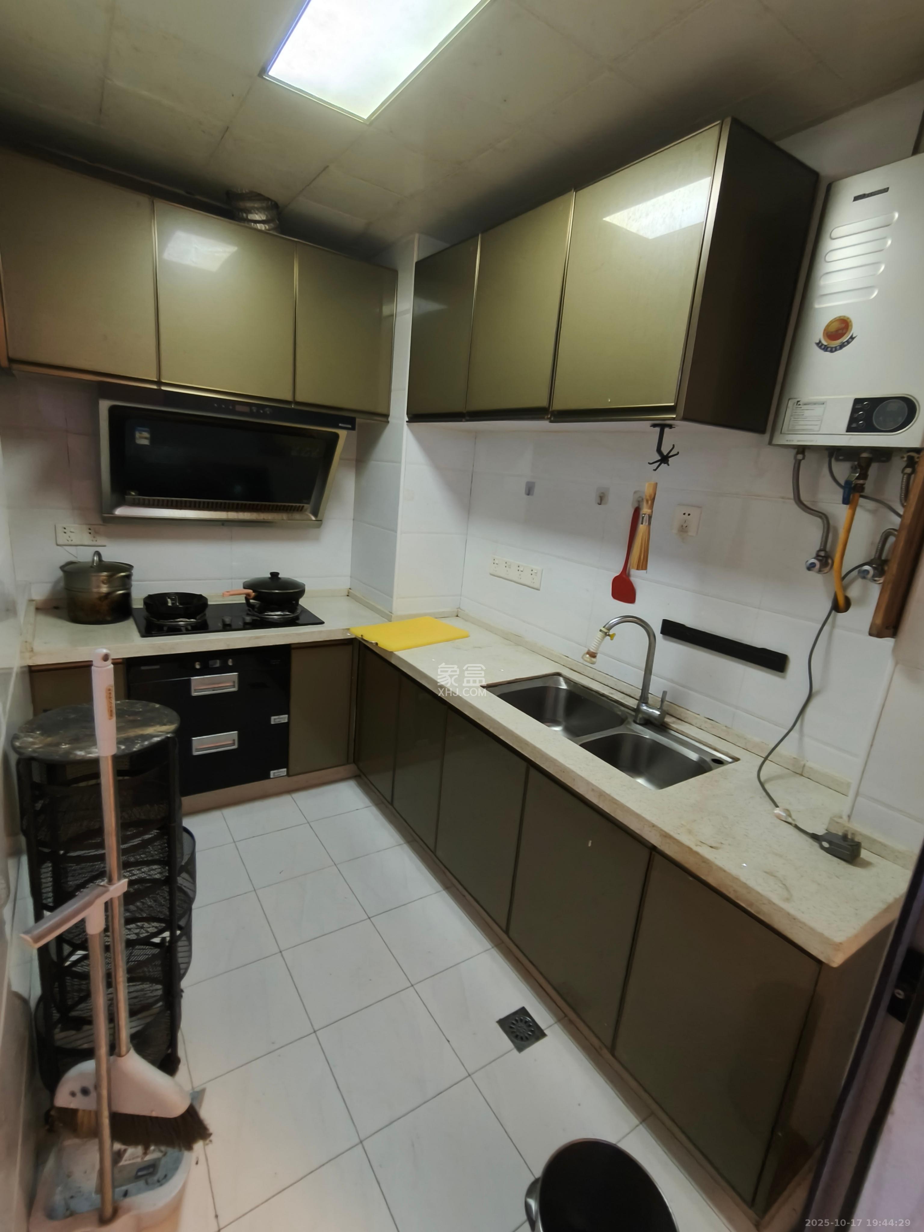 丽发新城 2室1厅1卫 1800.0元/月 丽发新城 2室1厅1卫 1800.0元/月室内图