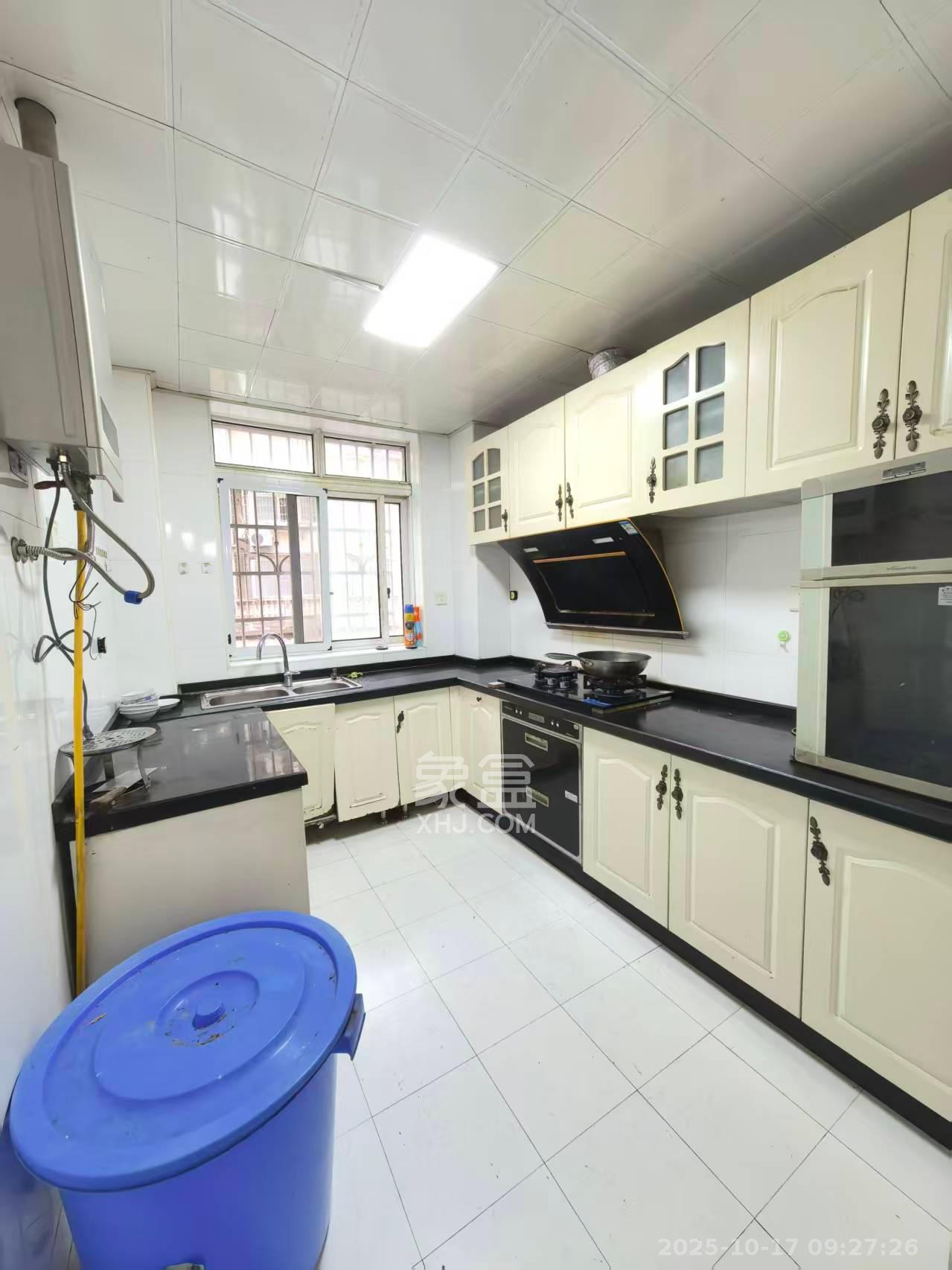 红星农博住宅小区(佳英农博小区) 3室2厅1卫 2000.0元/月 红星农博住宅小区(佳英农博小区) 3室2厅1卫 2000.0元/月室内图