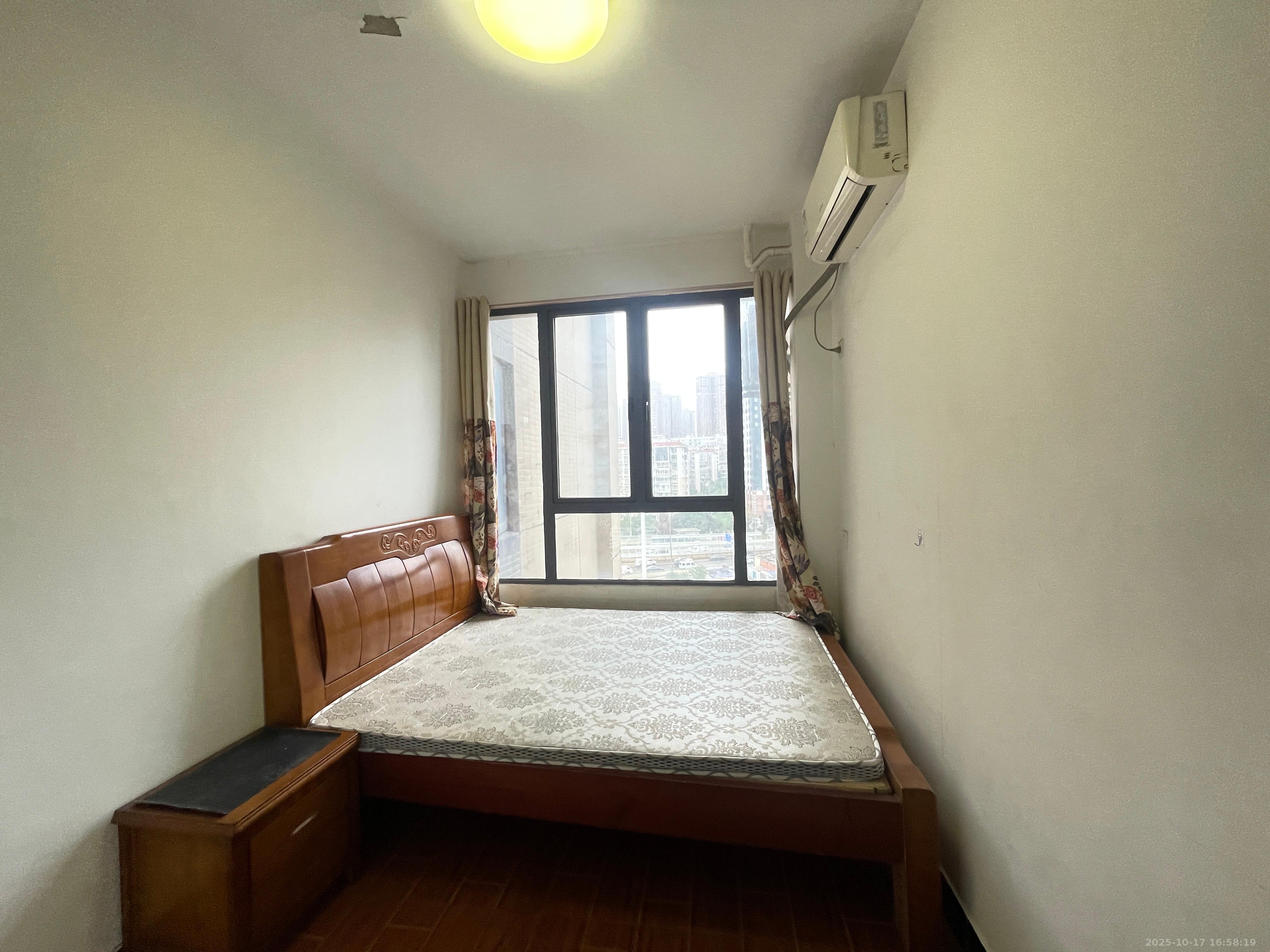 天鸿天府（天鸿中央大院）  4室2厅1卫    2600.0元/月室内图