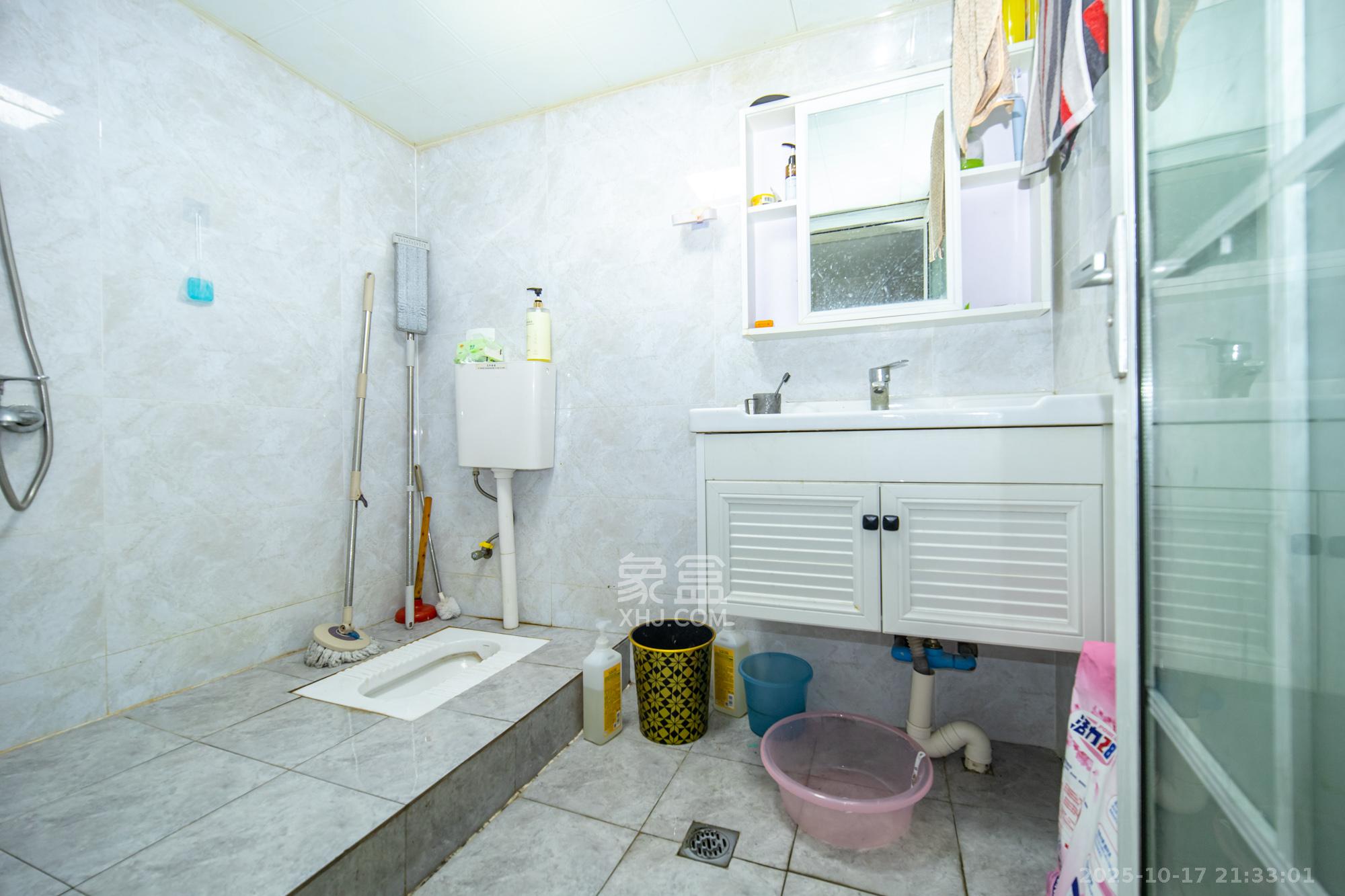 华润置地广场二期  2室1厅1卫    28.0万 华润置地广场二期  2室1厅1卫    28.0万卫生间