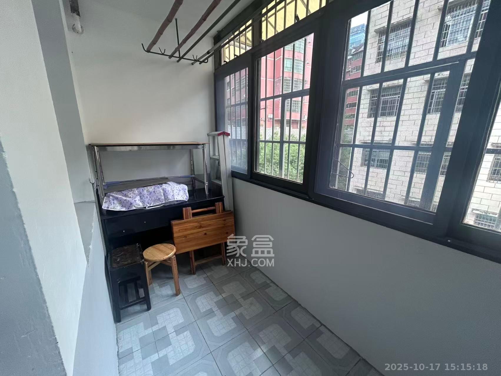 涂家冲社区(涂新小区、农商银行宿舍)  2室1厅1卫    2000.0元/月 涂家冲社区(涂新小区、农商银行宿舍)  2室1厅1卫    2000.0元/月室内图